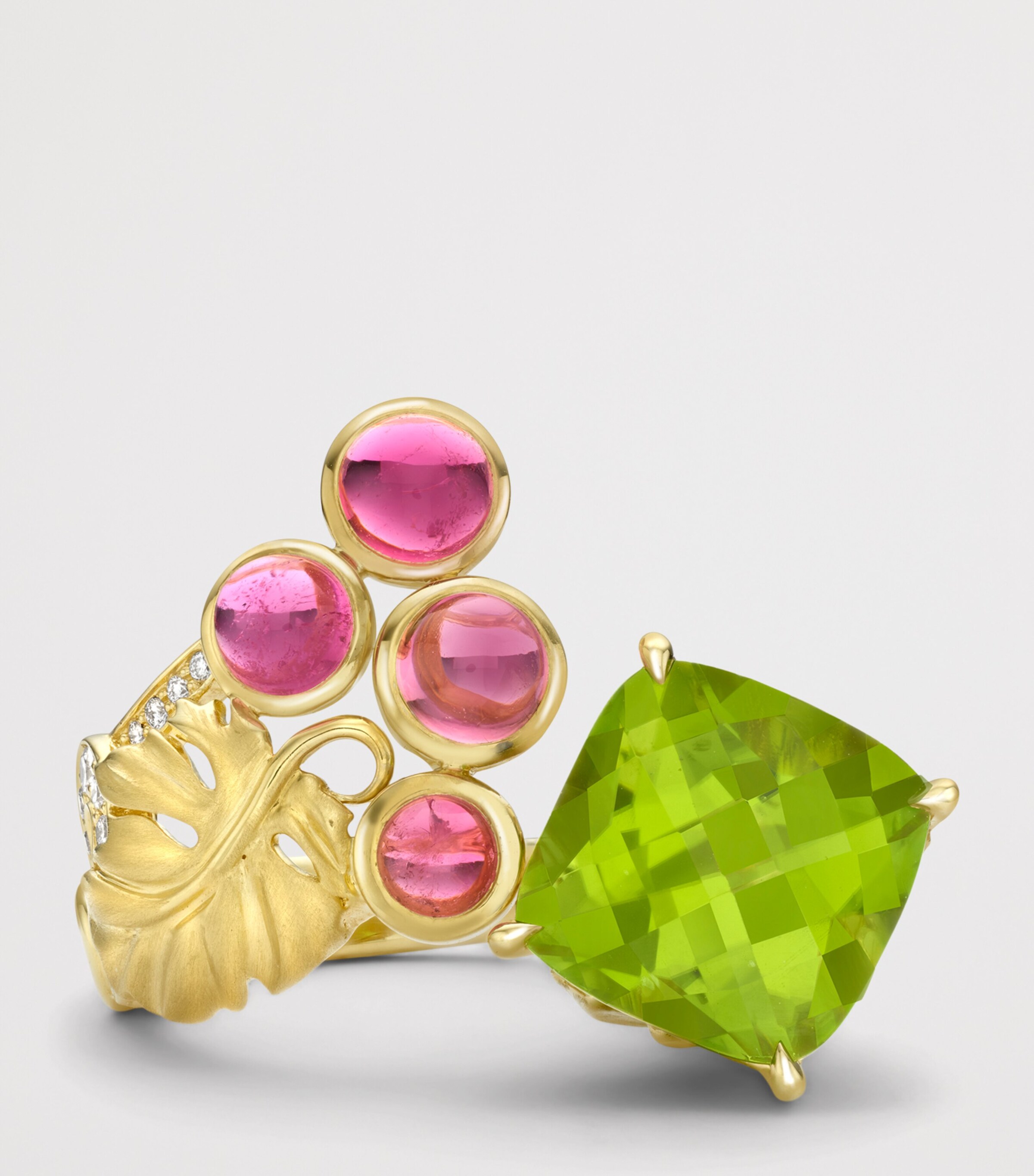 Boodles Yellow Gold, Diamond, Peridot and Garnet The Palace Collection The Great Vine Gemini Ring Green Image 3