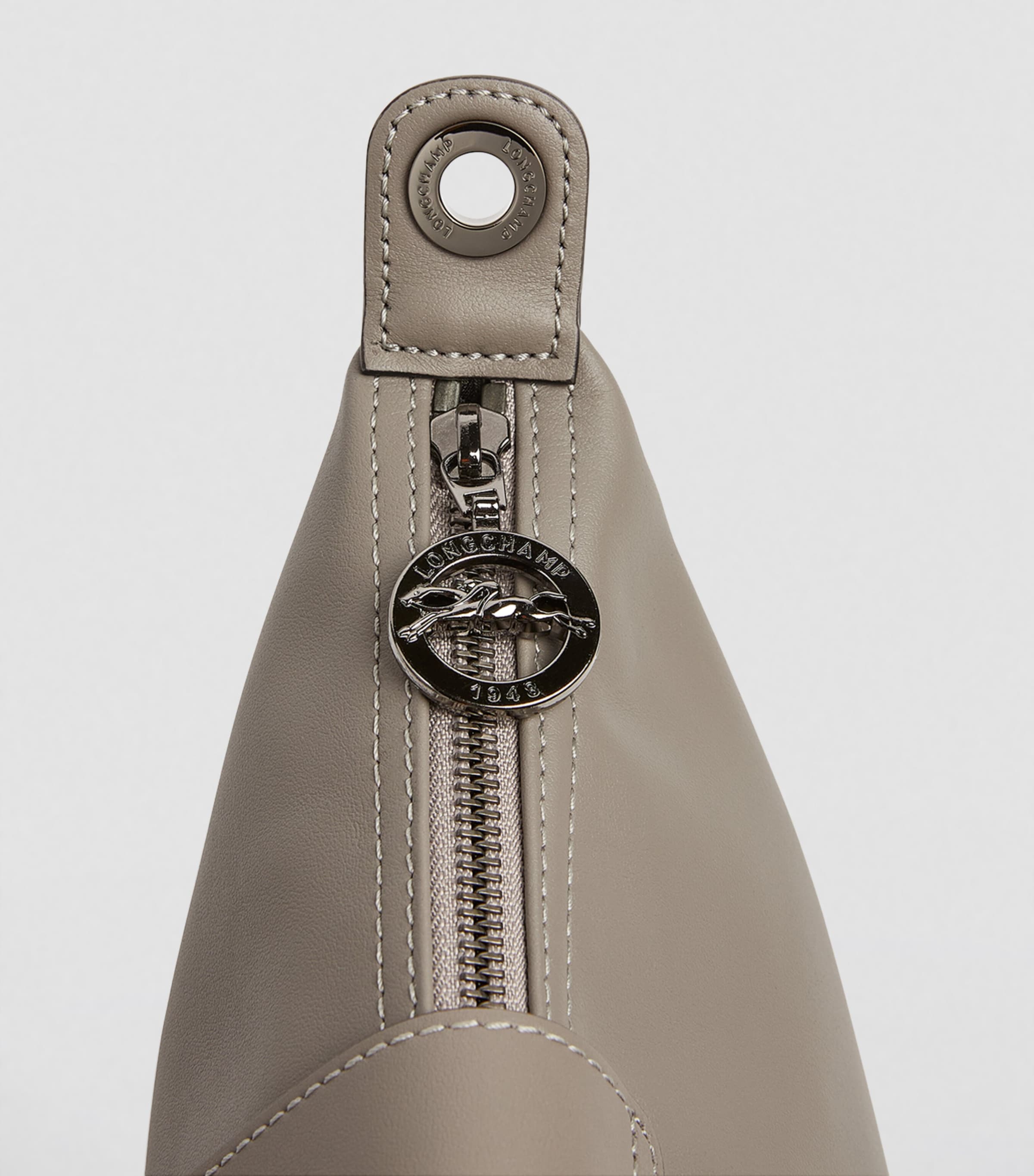 Medium Leather Le Pliage Xtra Hobo Bag P55 TURTLEDOVE Image 6