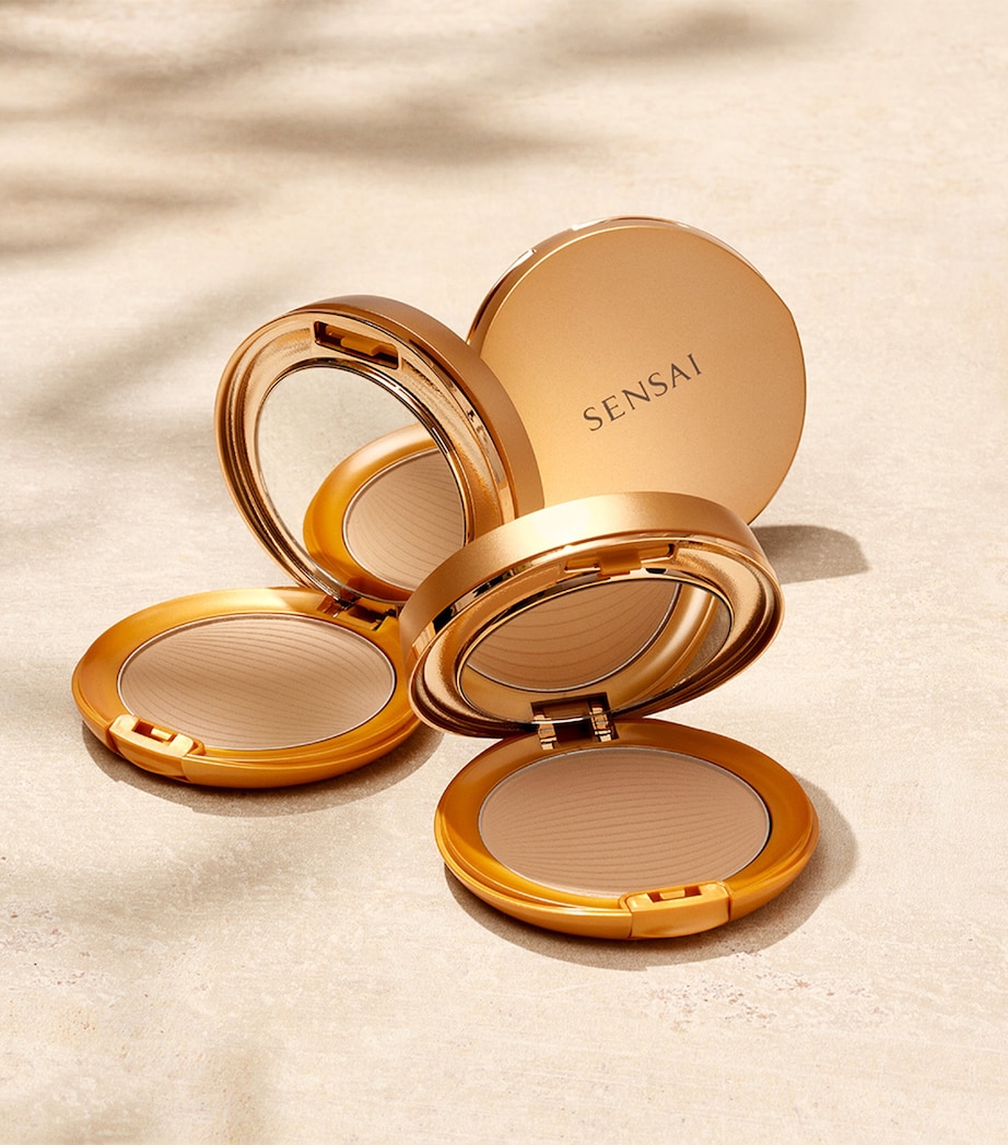 Silky Bronze Natural Veil Compact Foundation SC01 LIGHT Image 4