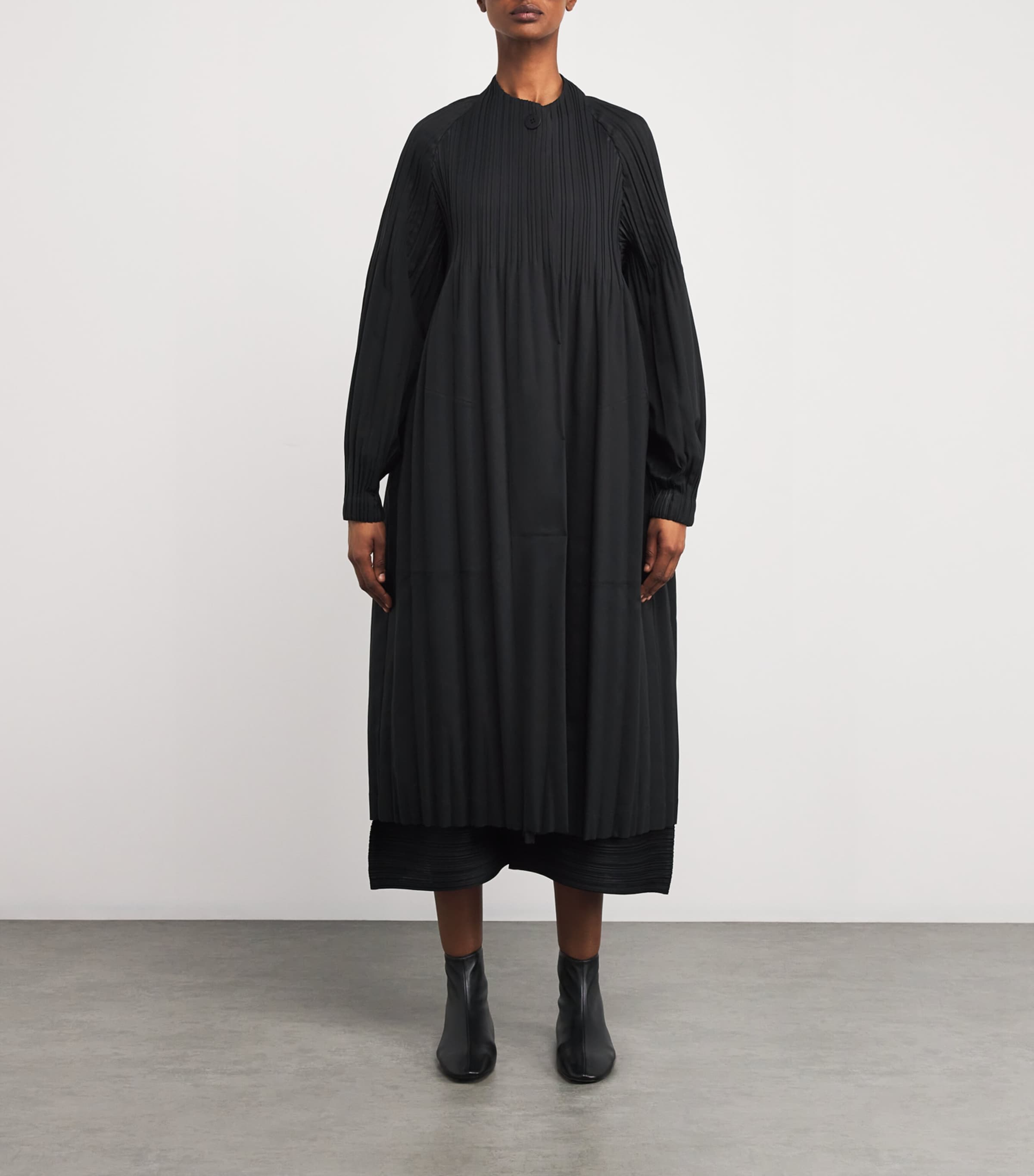 プリーツプリーズ コート SMOOTH COAT SMOOTH COAT – ISSEY MIYAKE ONLINE STORE