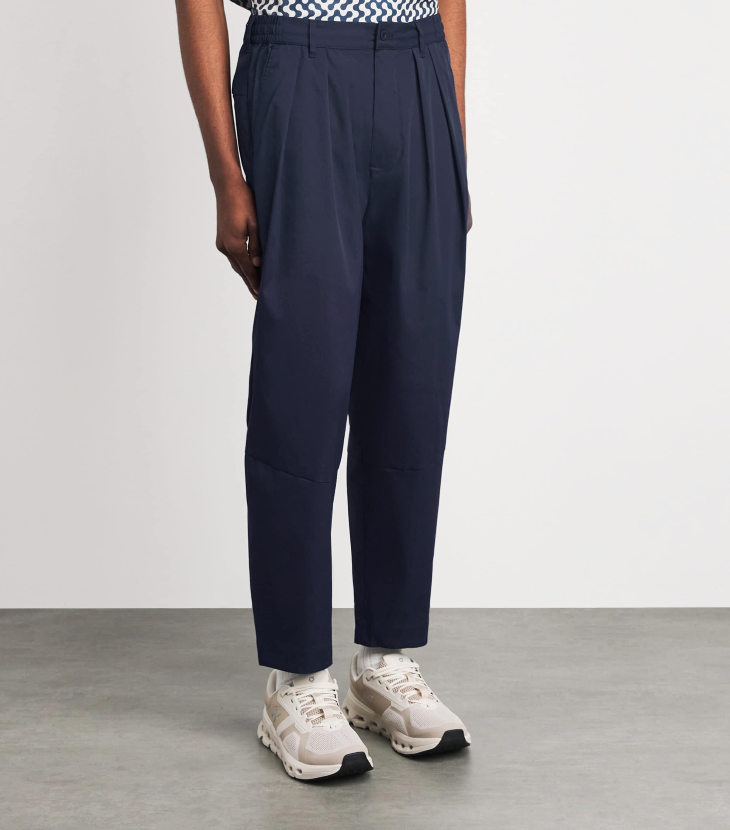 Manors Mens Water-Repellent Greenskeeper Chinos Midnight Image 4