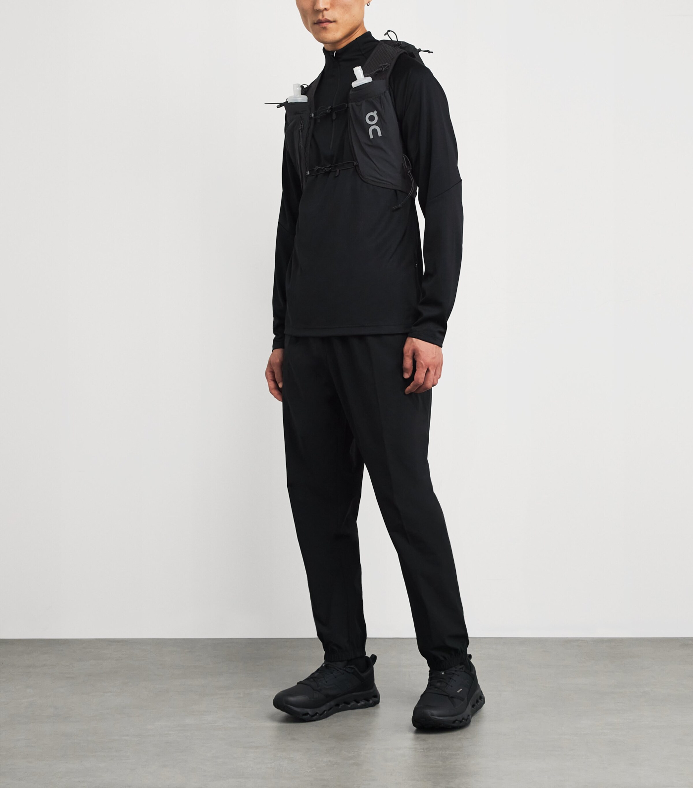 On Mens Ultra Pro Vest Black Image 2