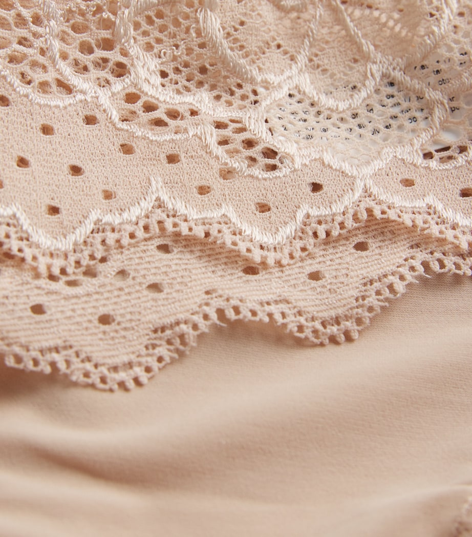 Lace Caresse Tanga 739 PEAU ROSE Image 4