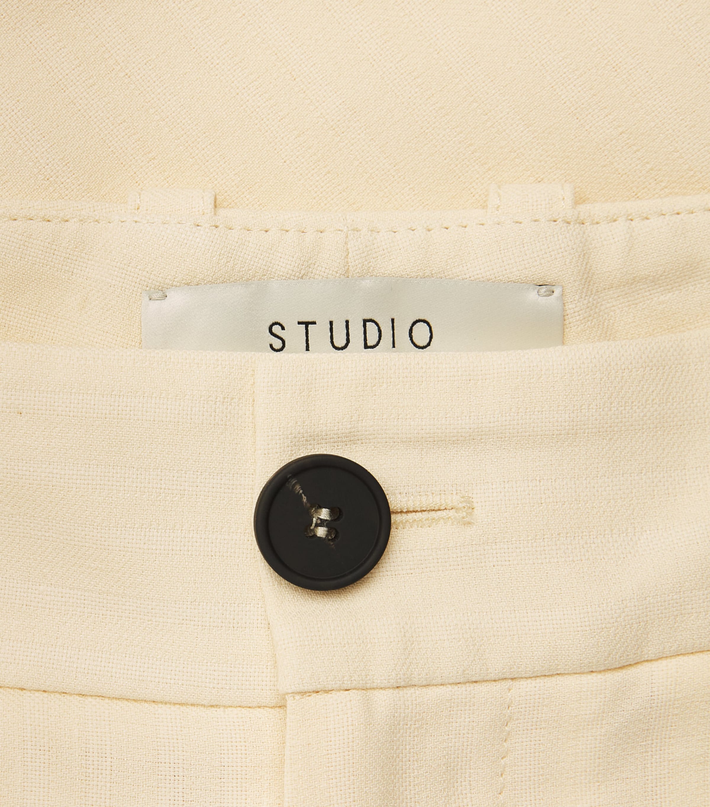 Studio Nicholson Mens Cotton-Linen Fowld Shorts Antique White Image 6