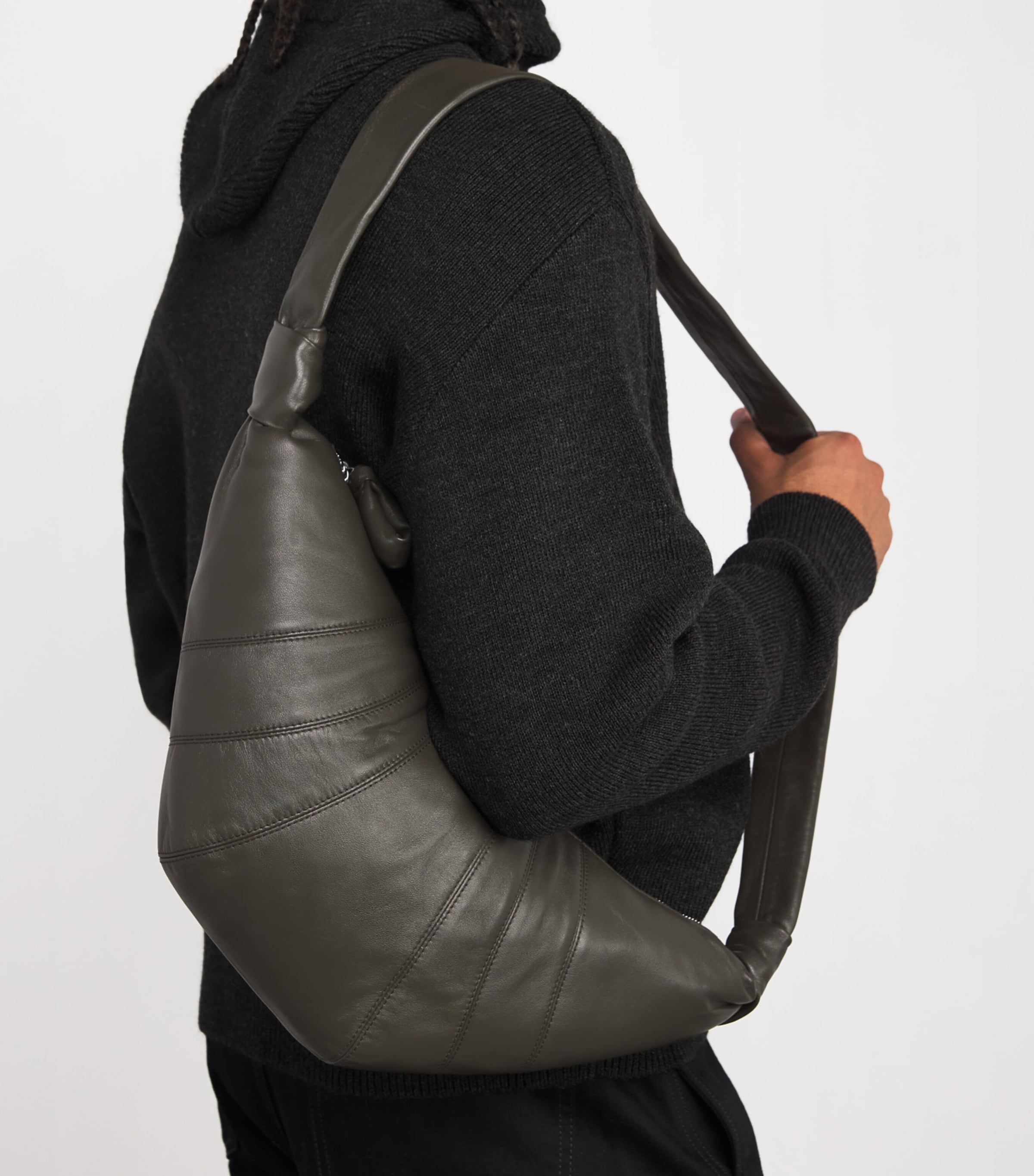 バッグ lemaire Medium Croissant Bag Black Medium Croissant Bag | LEMAIRE