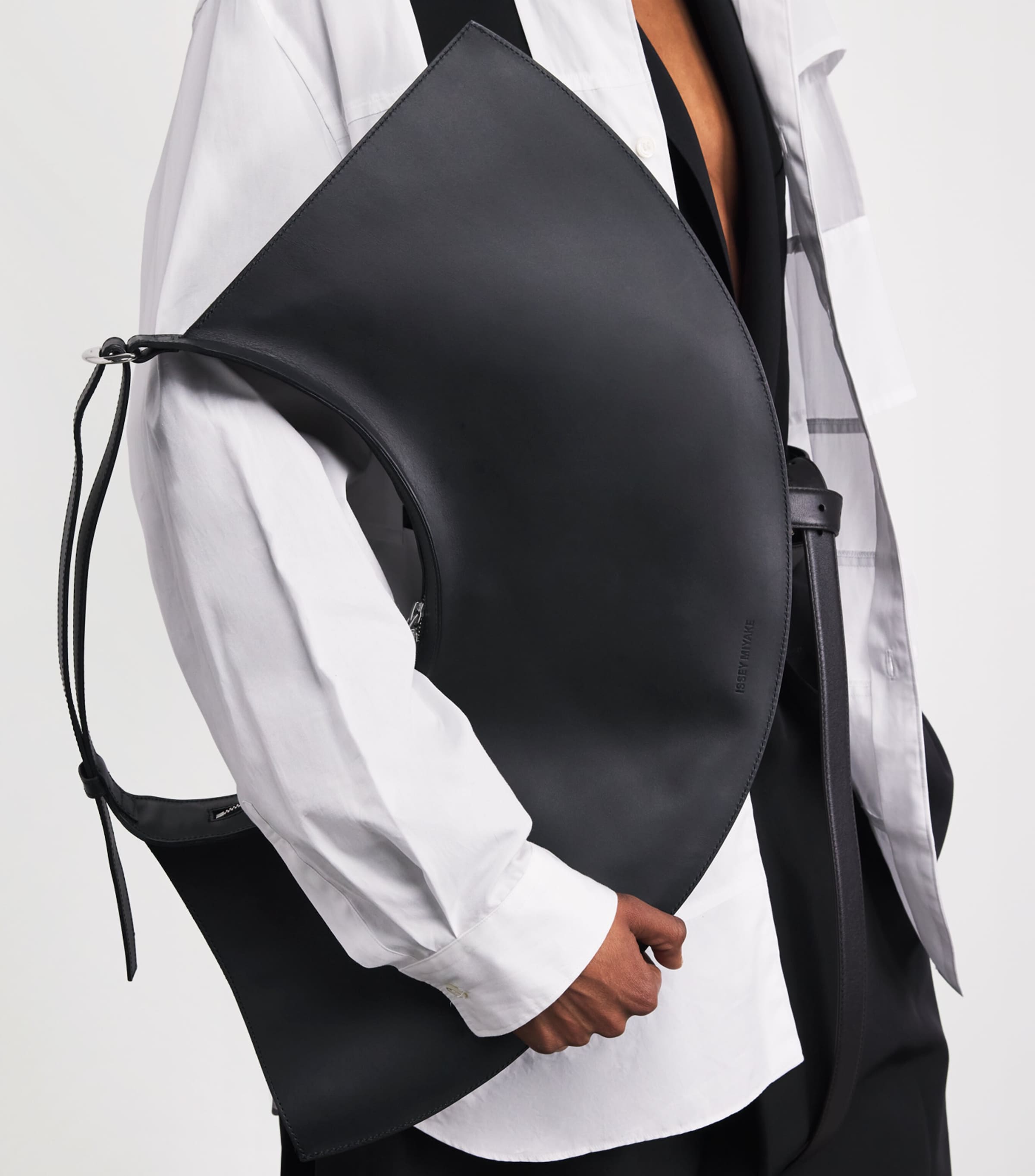 Issey Miyake Medium Leather Fin Bag Black Image 2