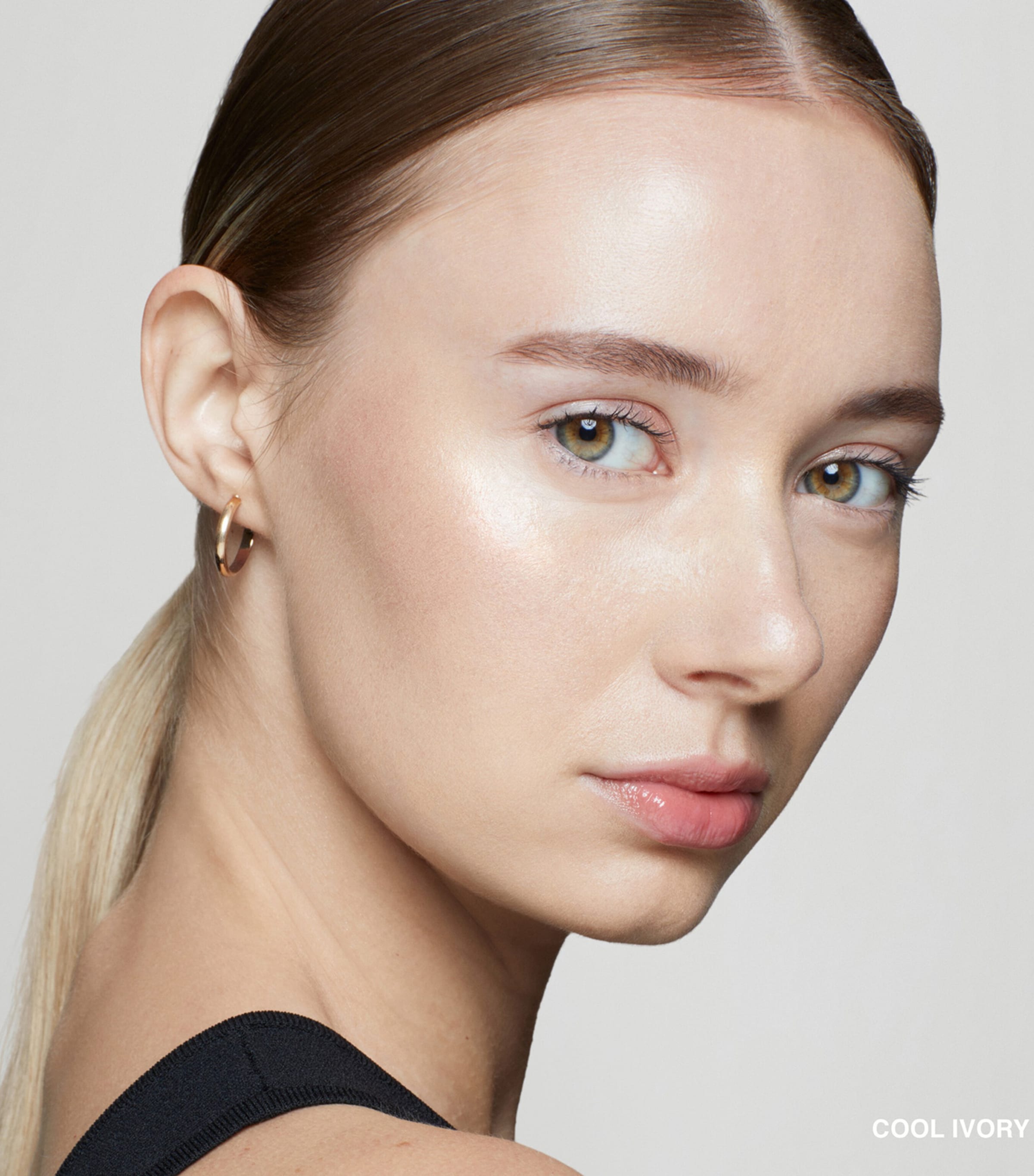 Bobbi Brown Intensive Serum Foundation SPF 40 Cool Ivory Image 3
