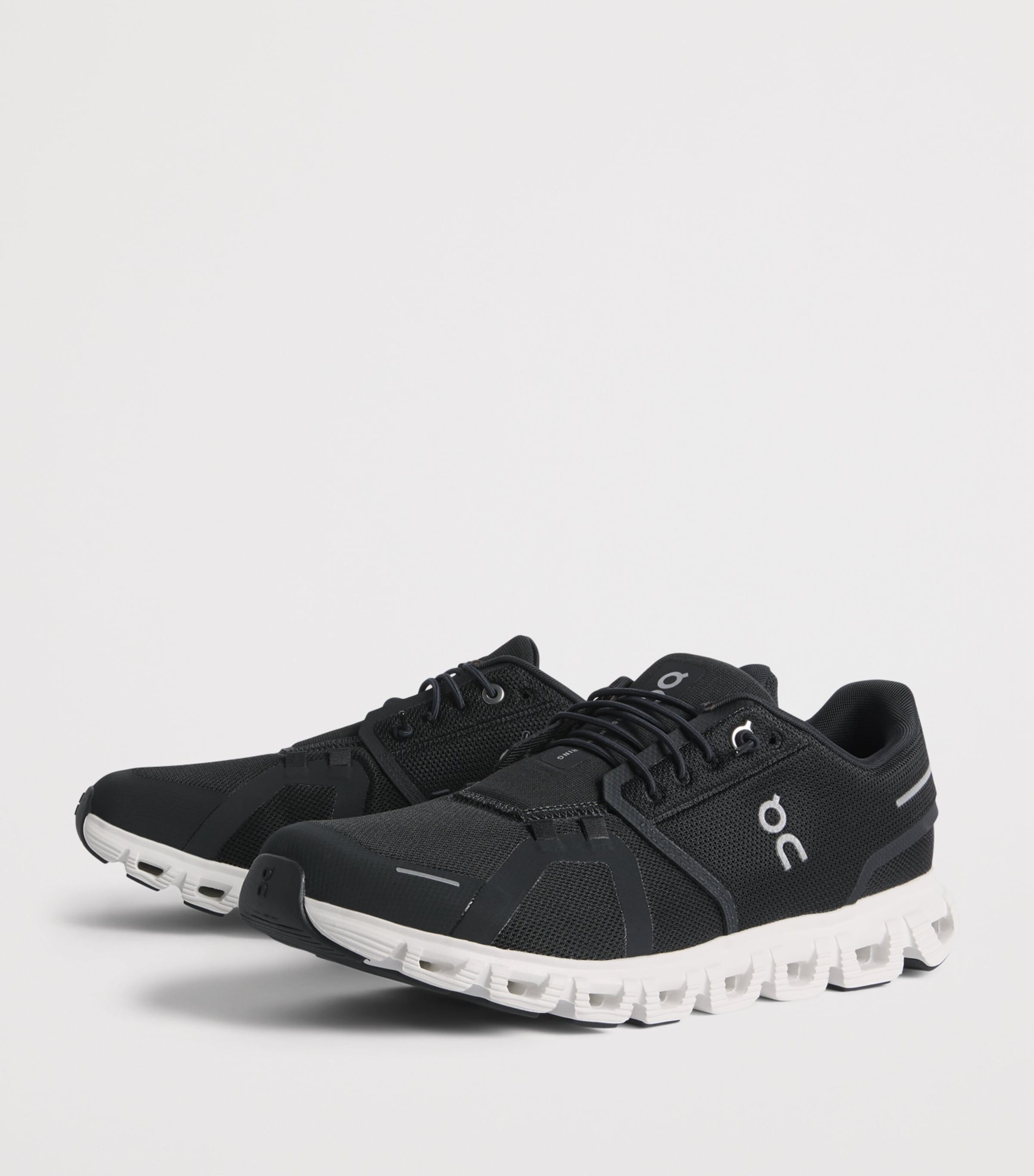On Mens Cloud 6 Trainers Black | White Image 3