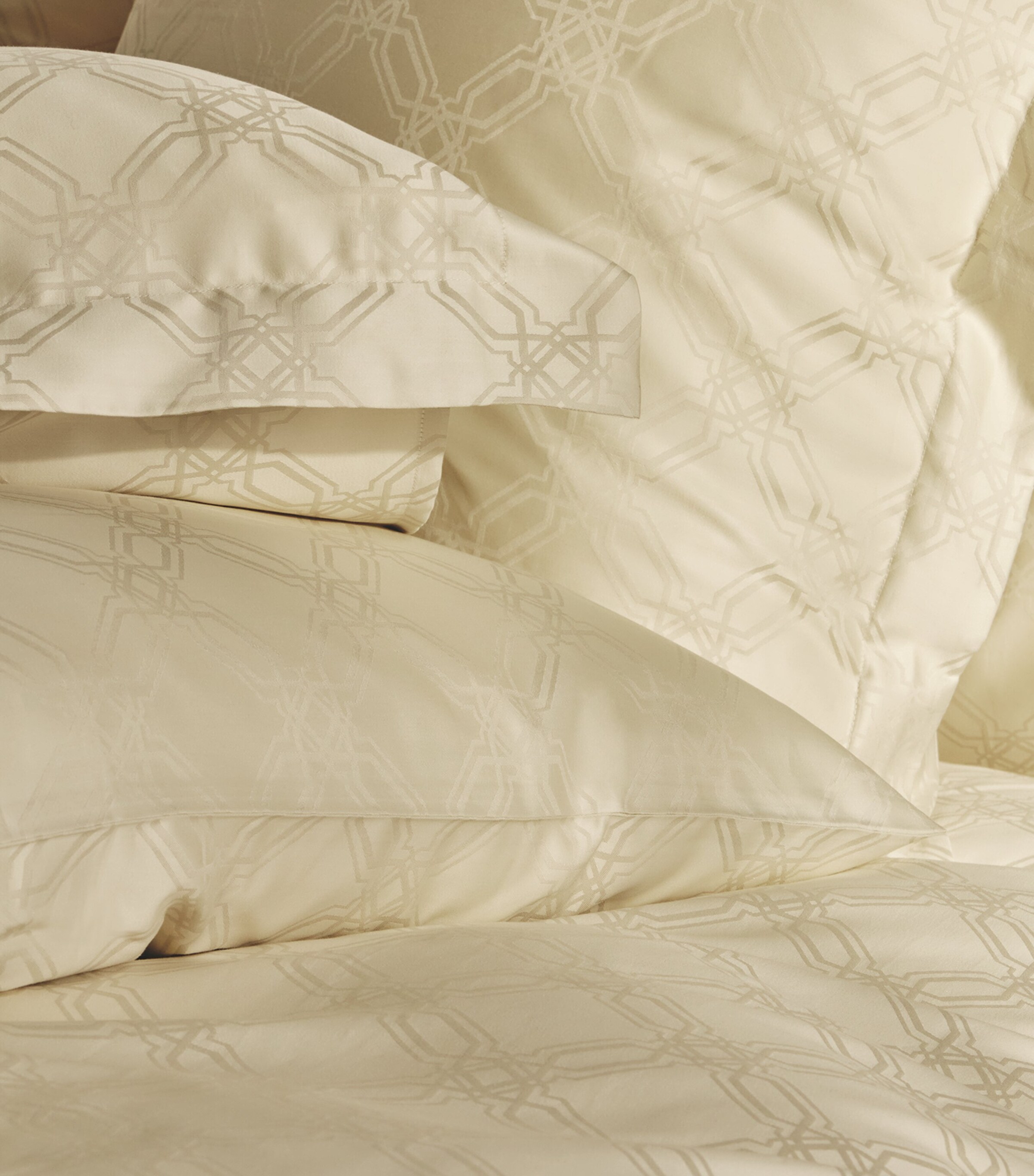 Harrods of London Halsey Oxford Pillowcase Pair (50cm x 75cm) Silver Image 4