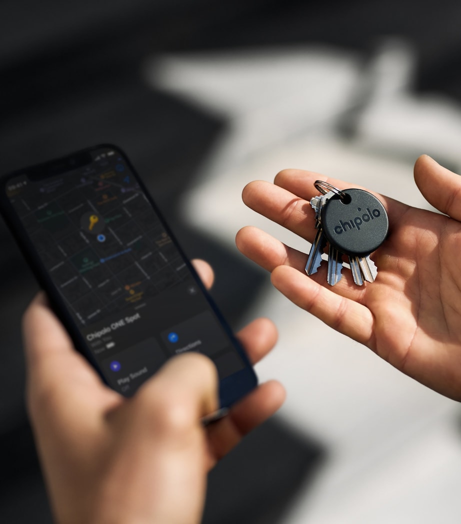 One Spot Tracker BLACK Image 4