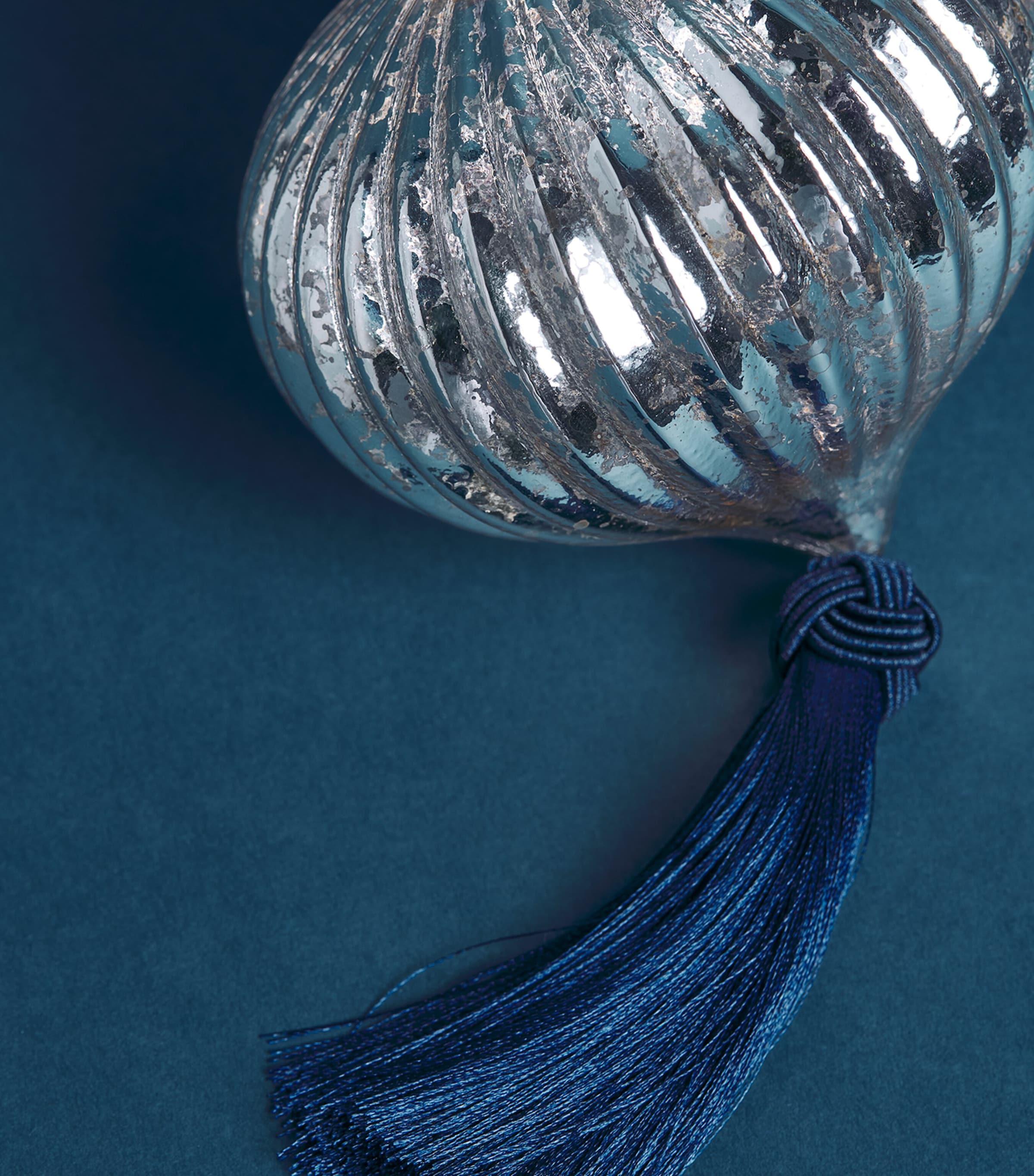 Harrods Fluted Tree Decoration Gold Image 2