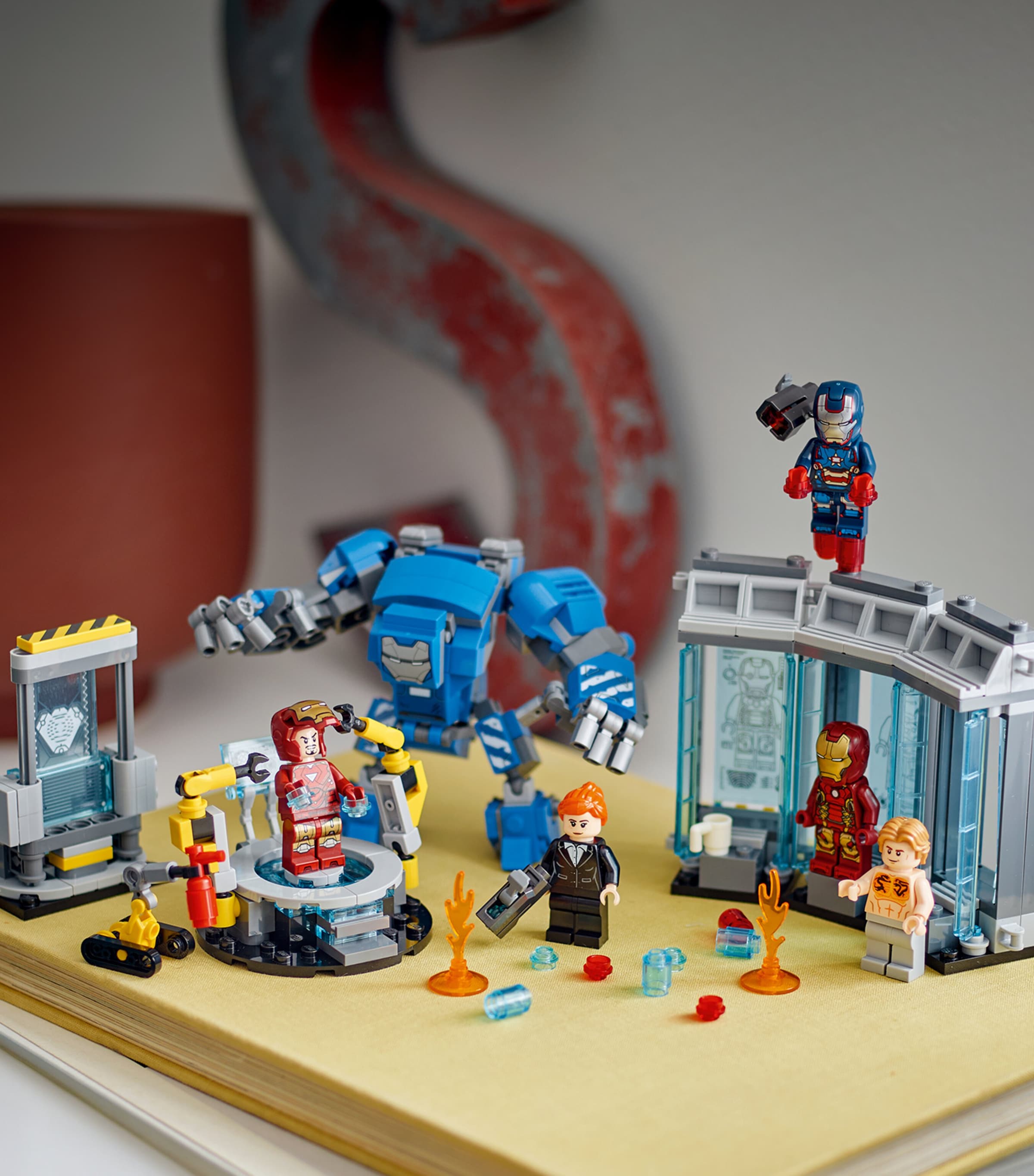 Lego Marvel Iron Man's Laboratory: Hall of Armour Set 76315 Image 4