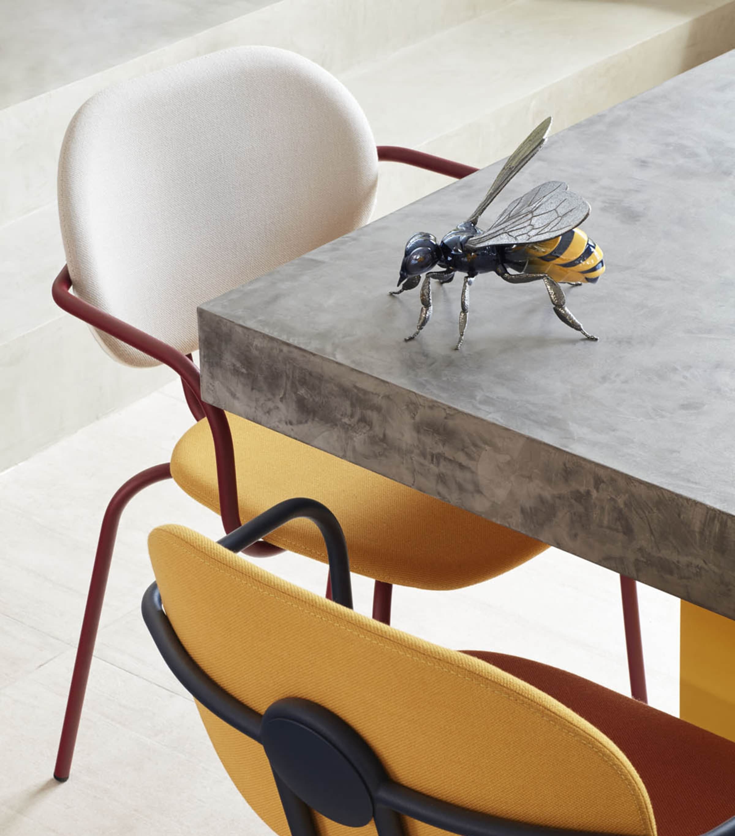 Bee Sculpture NO COLOUR Image 2