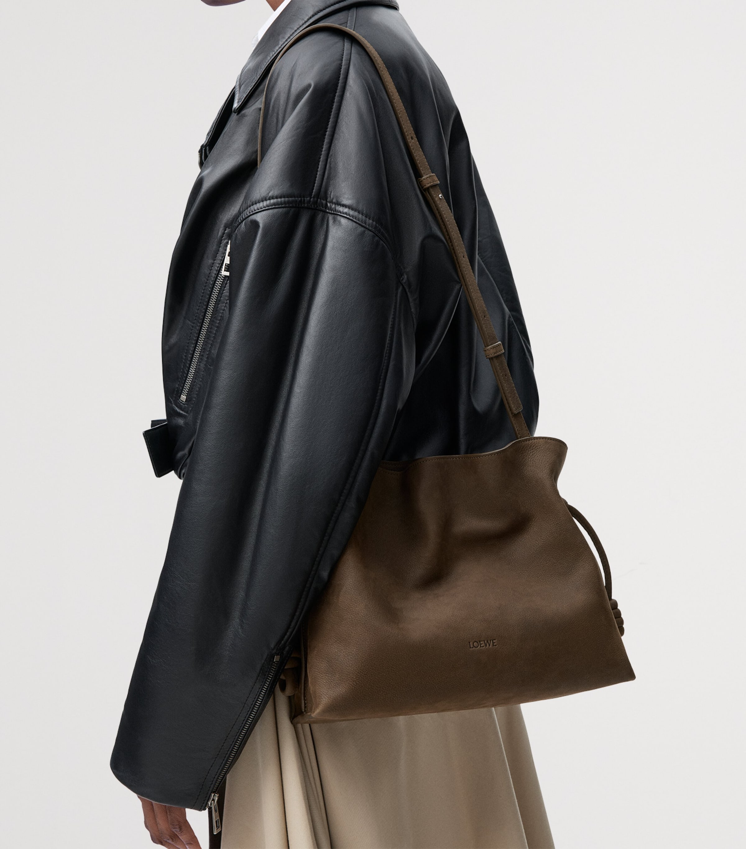 Medium Suede Flamenco Clutch Bag TUNDRA Image 2