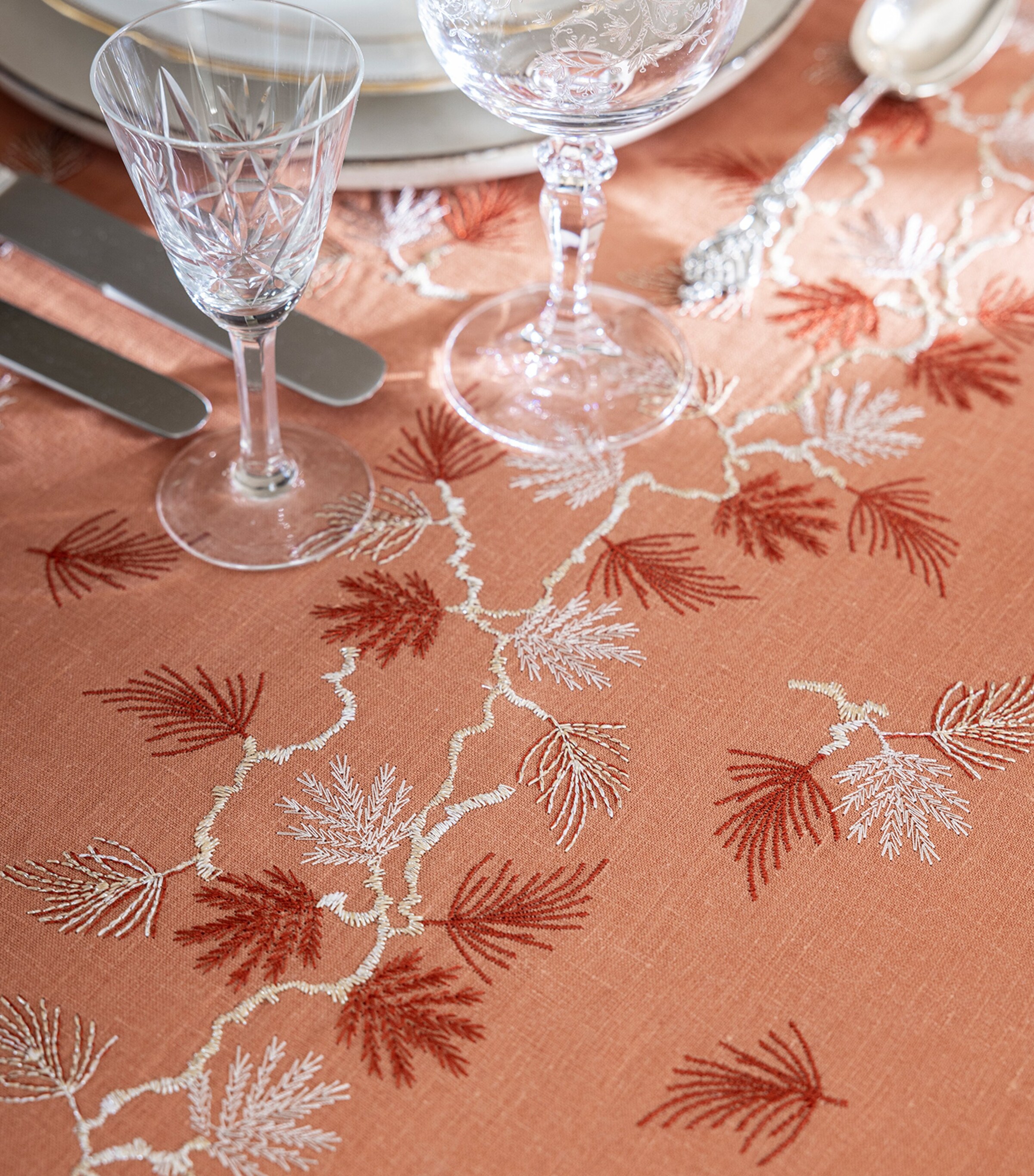 Linen Embroidered Tablecloth (170cm x 250cm) COUGE SR Image 5