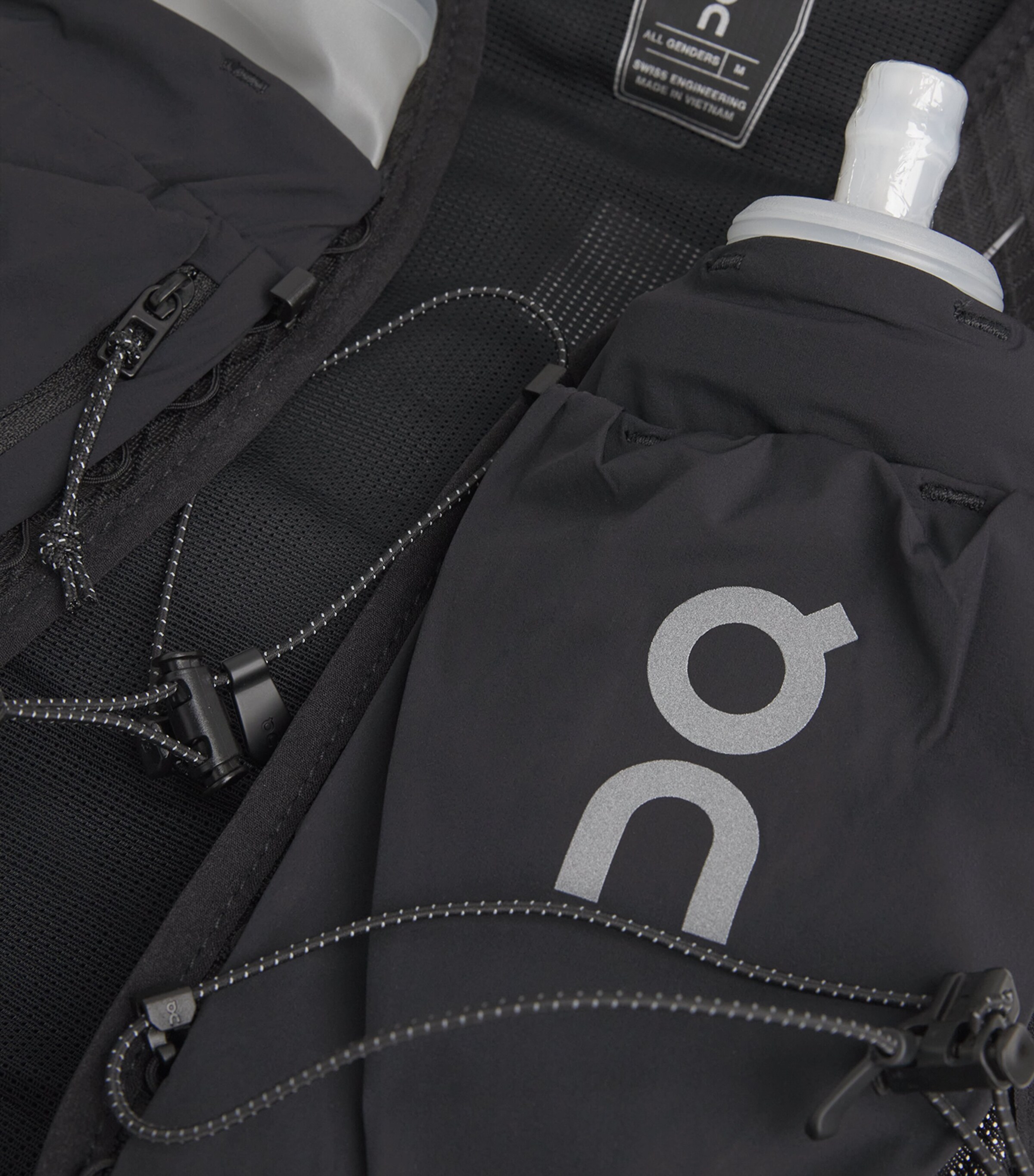 On Mens Ultra Pro Vest Black Image 5