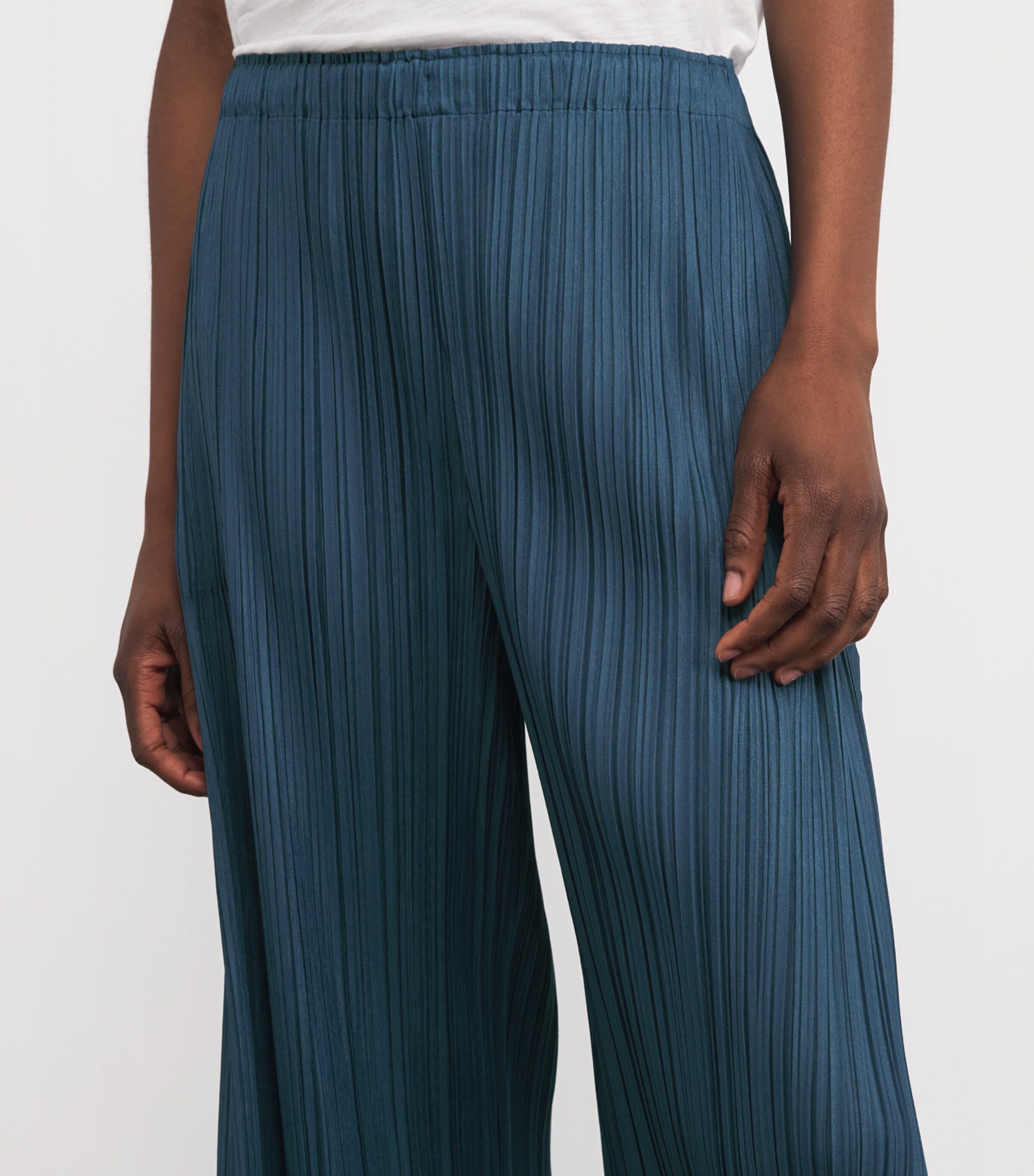 Mellow Pleats Trousers NAVY Image 6