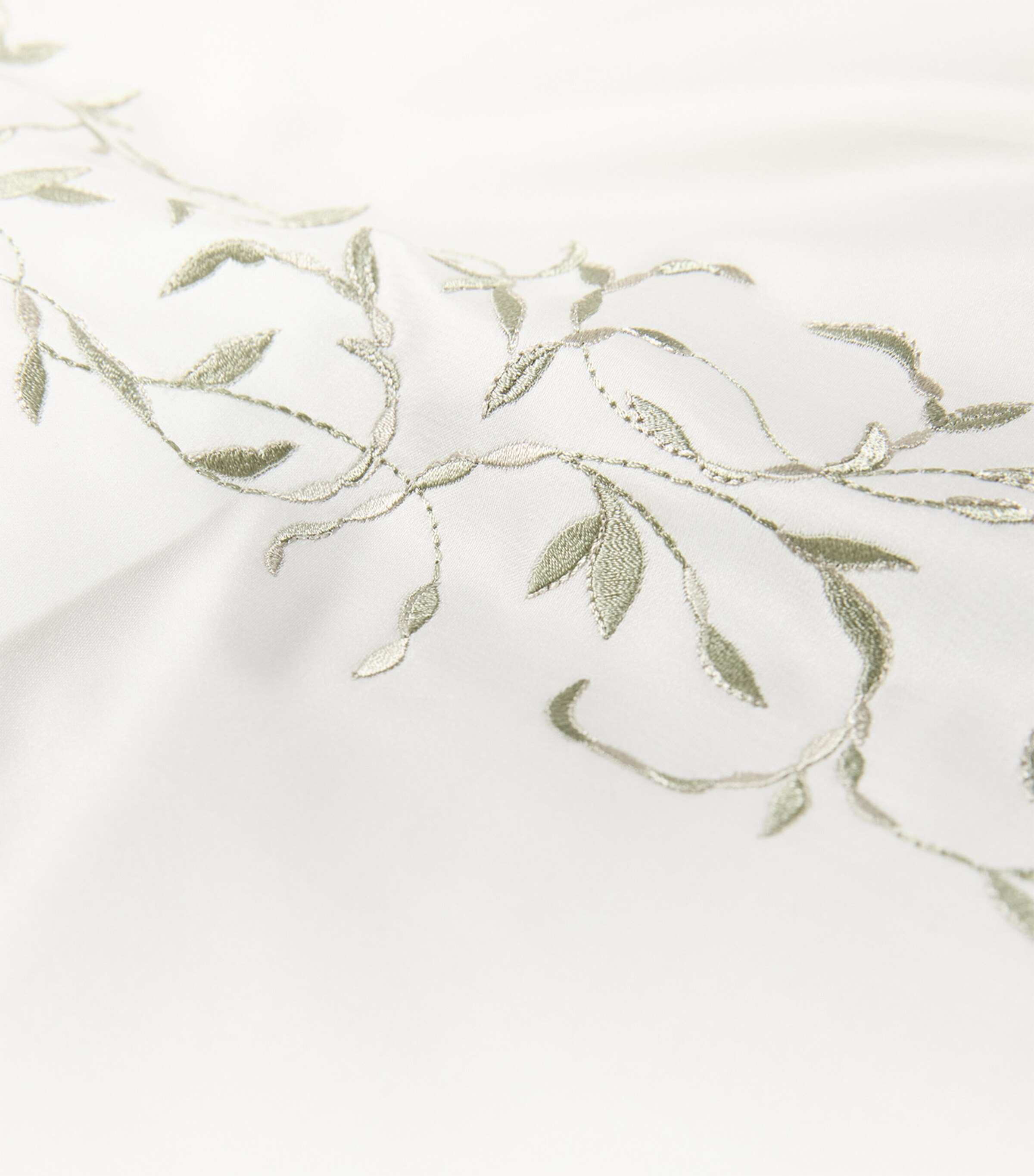Harrods of London Tresco Embroidered Super King Duvet Cover Set (260cm x 220cm) White/sage Image 8