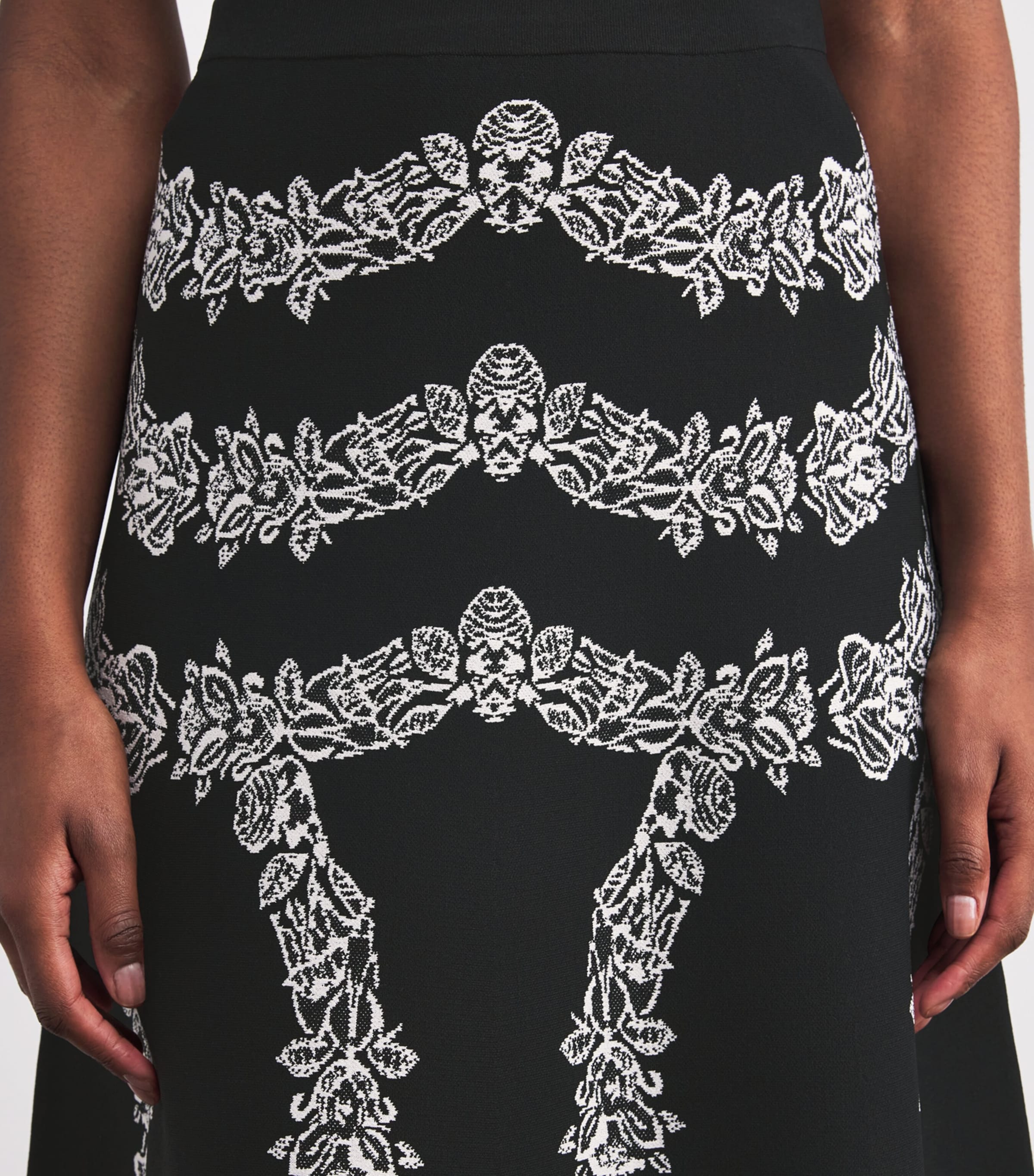 Floral-Jacquard Valencia Midi Skirt NOIR Image 6