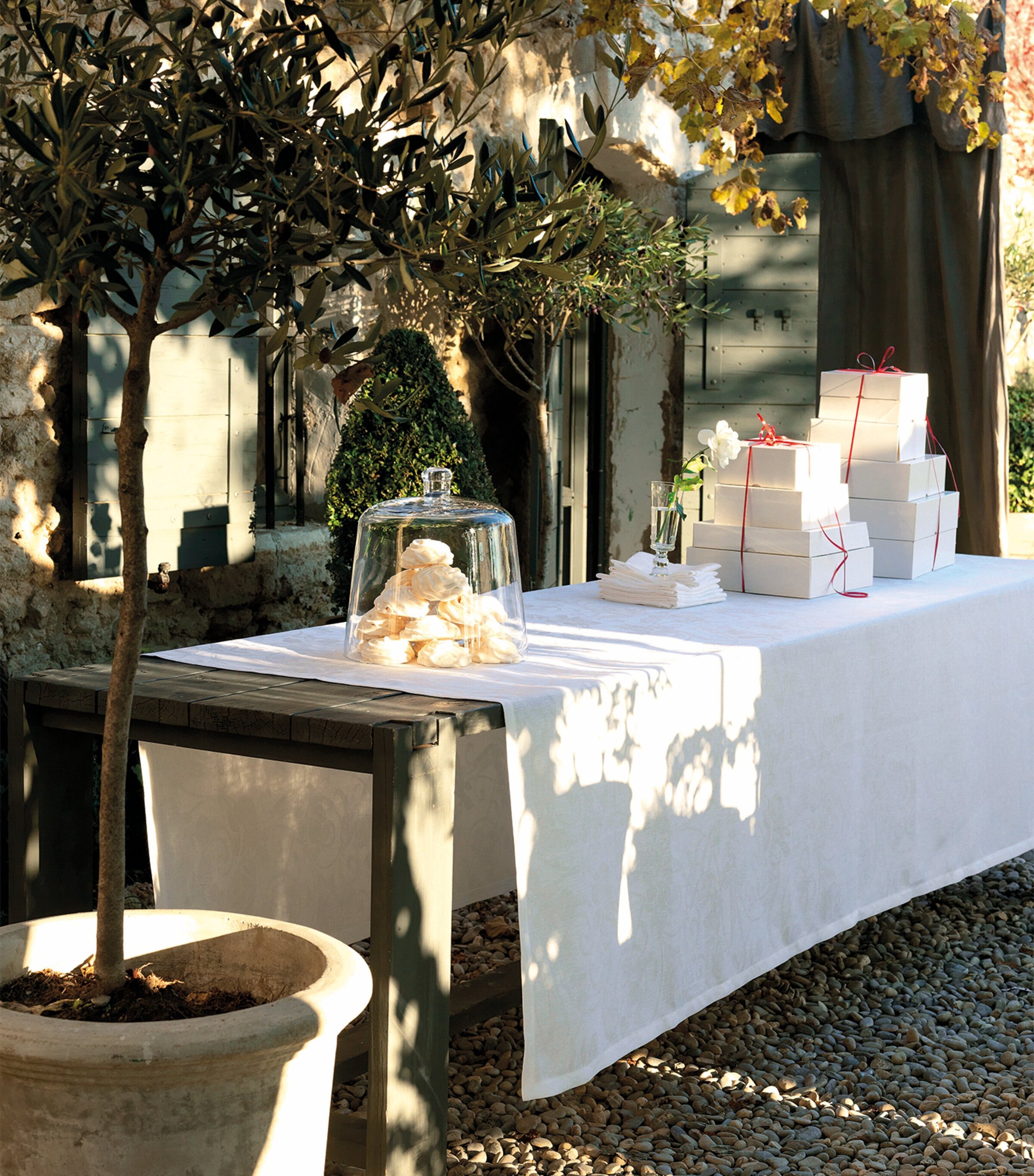 Tivoli Damask Tablecloth (175cm x 250cm) WHITE Image 3