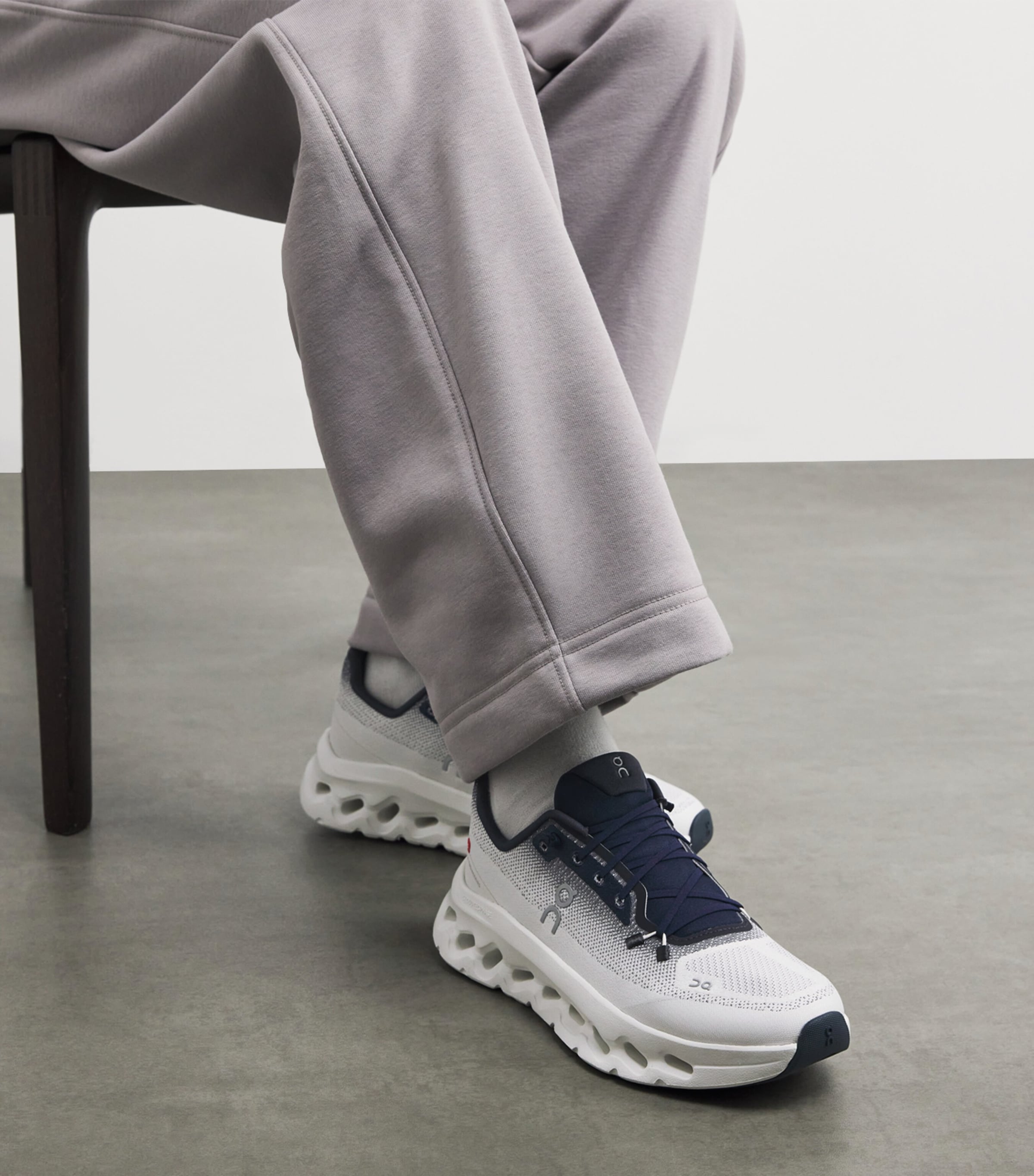 Cloudtilt Trainers MIDNIGHT | ICE Image 2