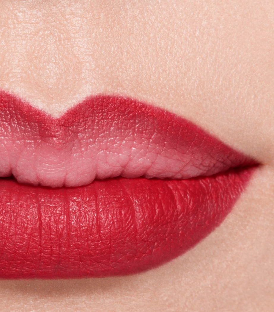CHANEL CHANEL LE CRAYON LÈVRES Precision Lip-Defining Pencil Rouge Cerise Image 3