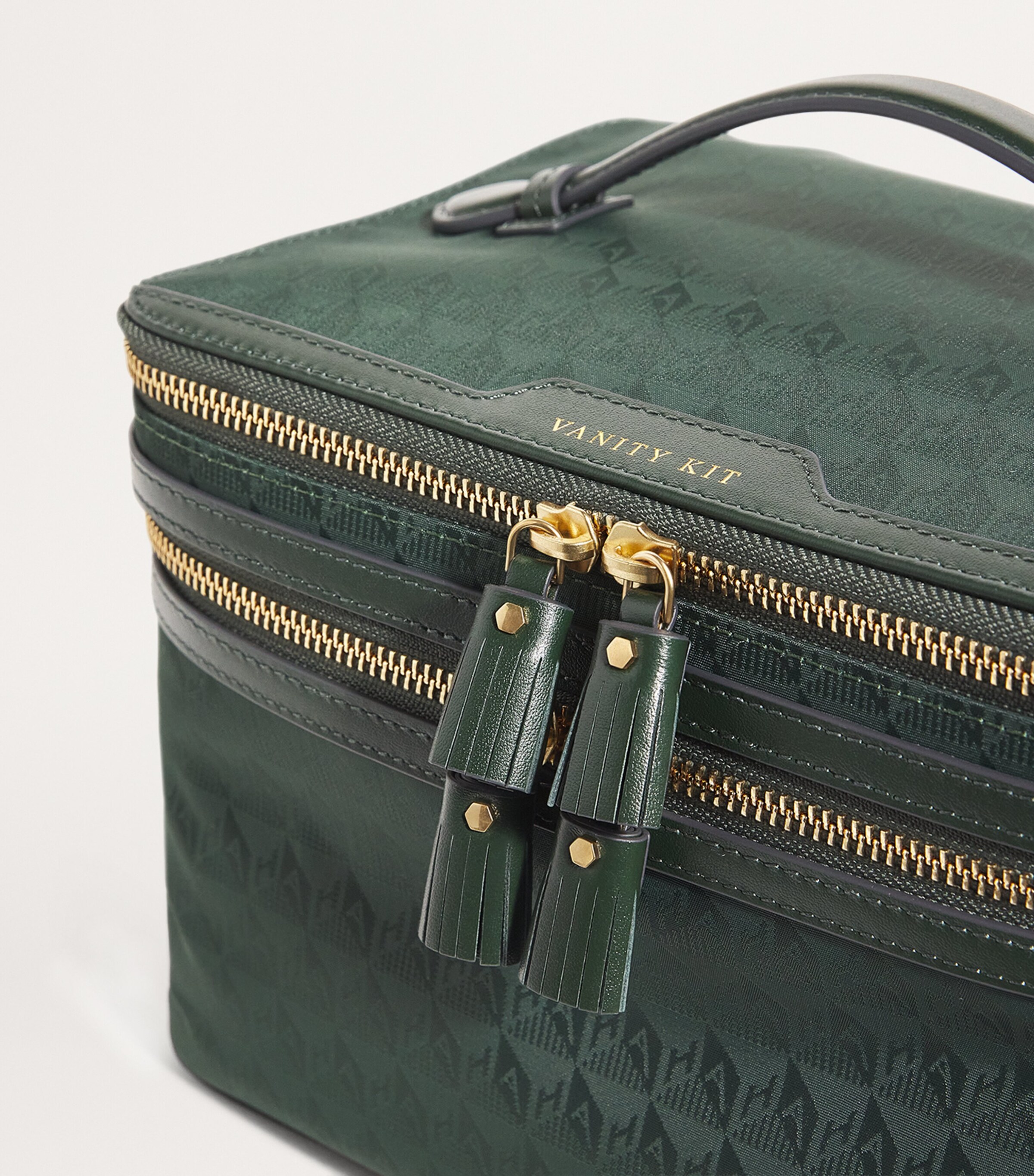関税なし☆ANYA HINDMARCH Jacquard Vanity Kit Travel Bag Anya Hindmarch Jacquard Vanity Kit Travel Bag | Harrods US