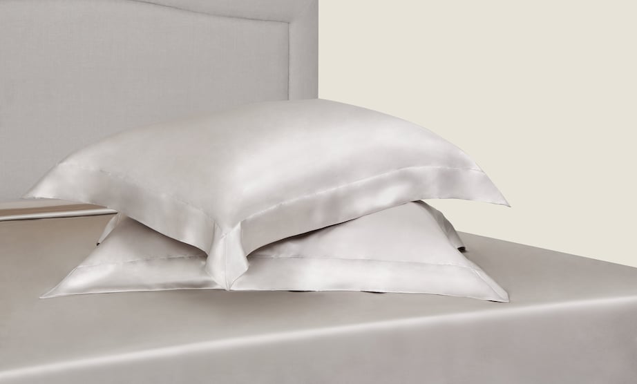 Silk Super King Fitted Sheet (180cm x 200cm) SILVER GREY Image 3