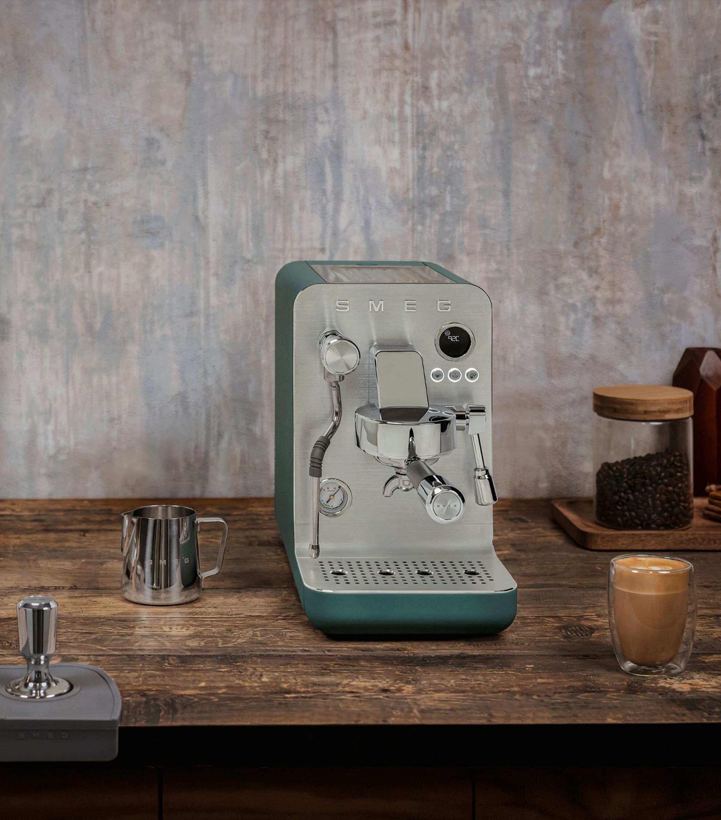 EMC02EGMUK Mini Pro Espresso Machine EMERALD GREEN Image 3