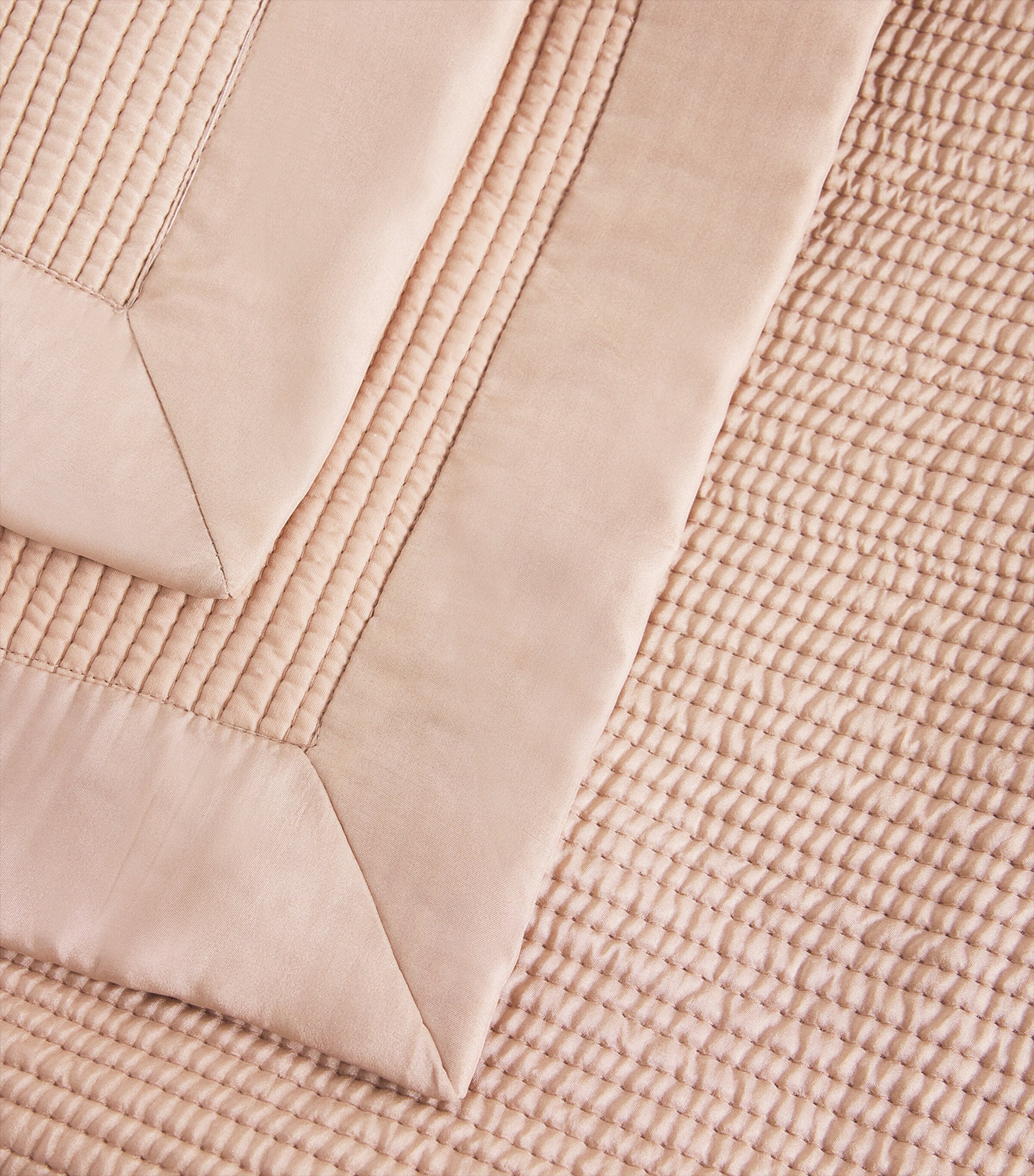 Harrods of London Fitzroy Super King Bedspread (250cm x 260cm) Blush Image 2