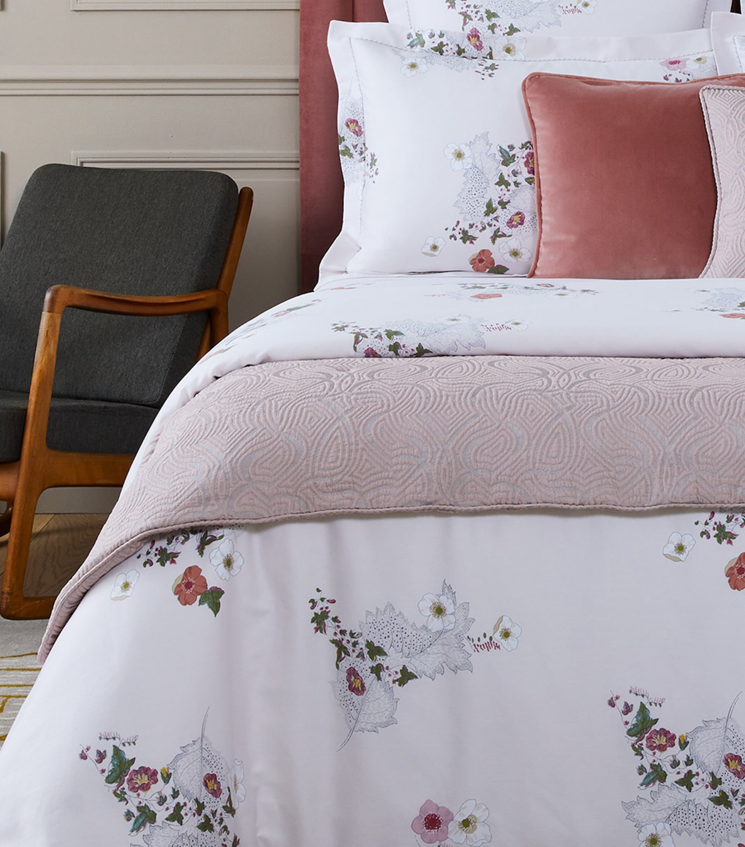 Corolles Bed Runner (80cm x 220cm) LILAC Image 2