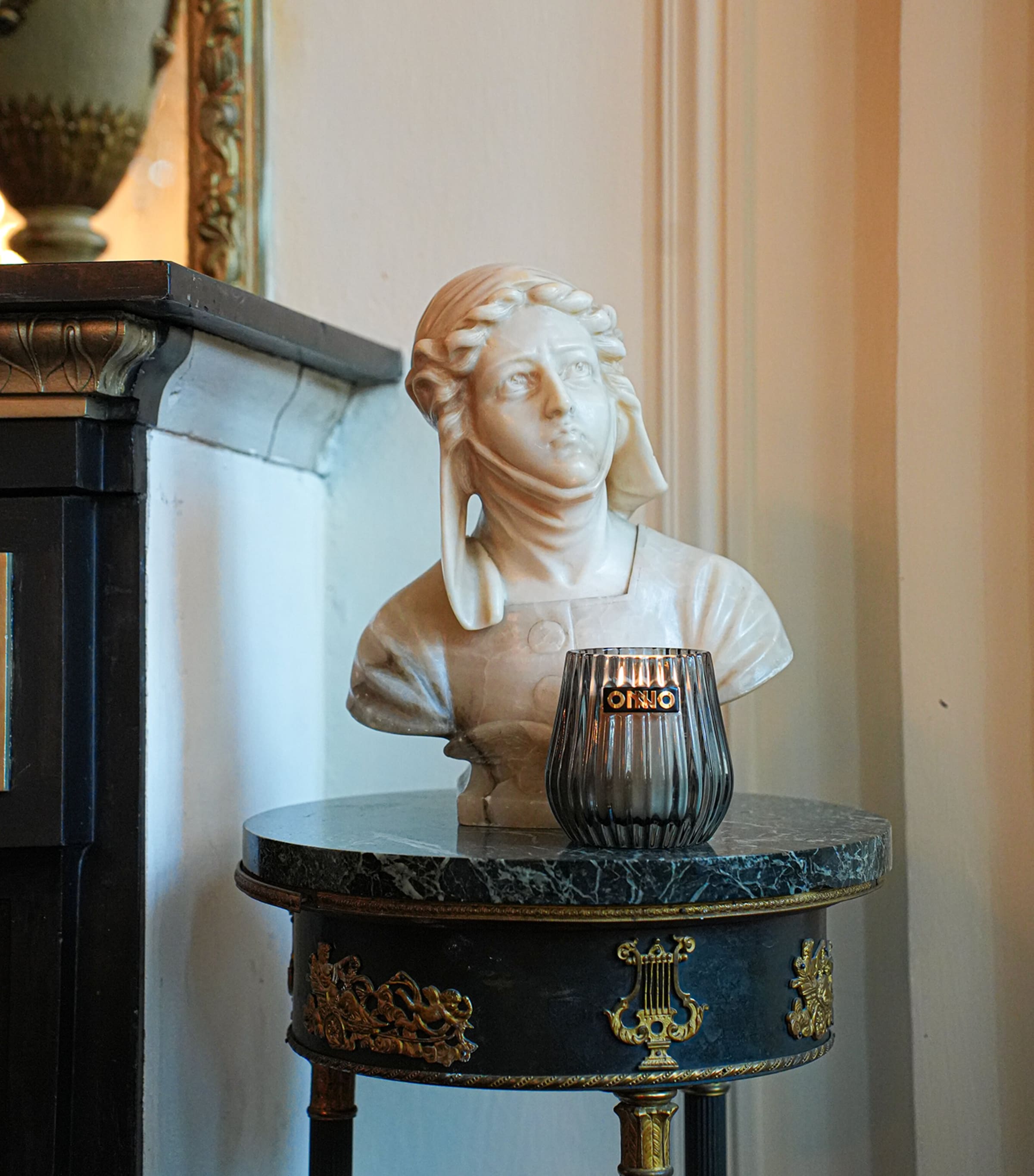 Eclectic Candle (996g) GREY Image 3