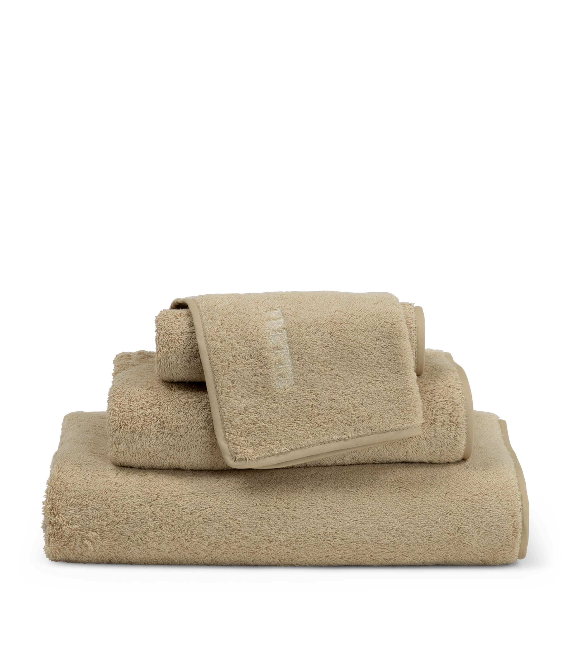 Frette Cotton Unito Wash Cloth (30cm x 30cm) Golden Beige Image 2
