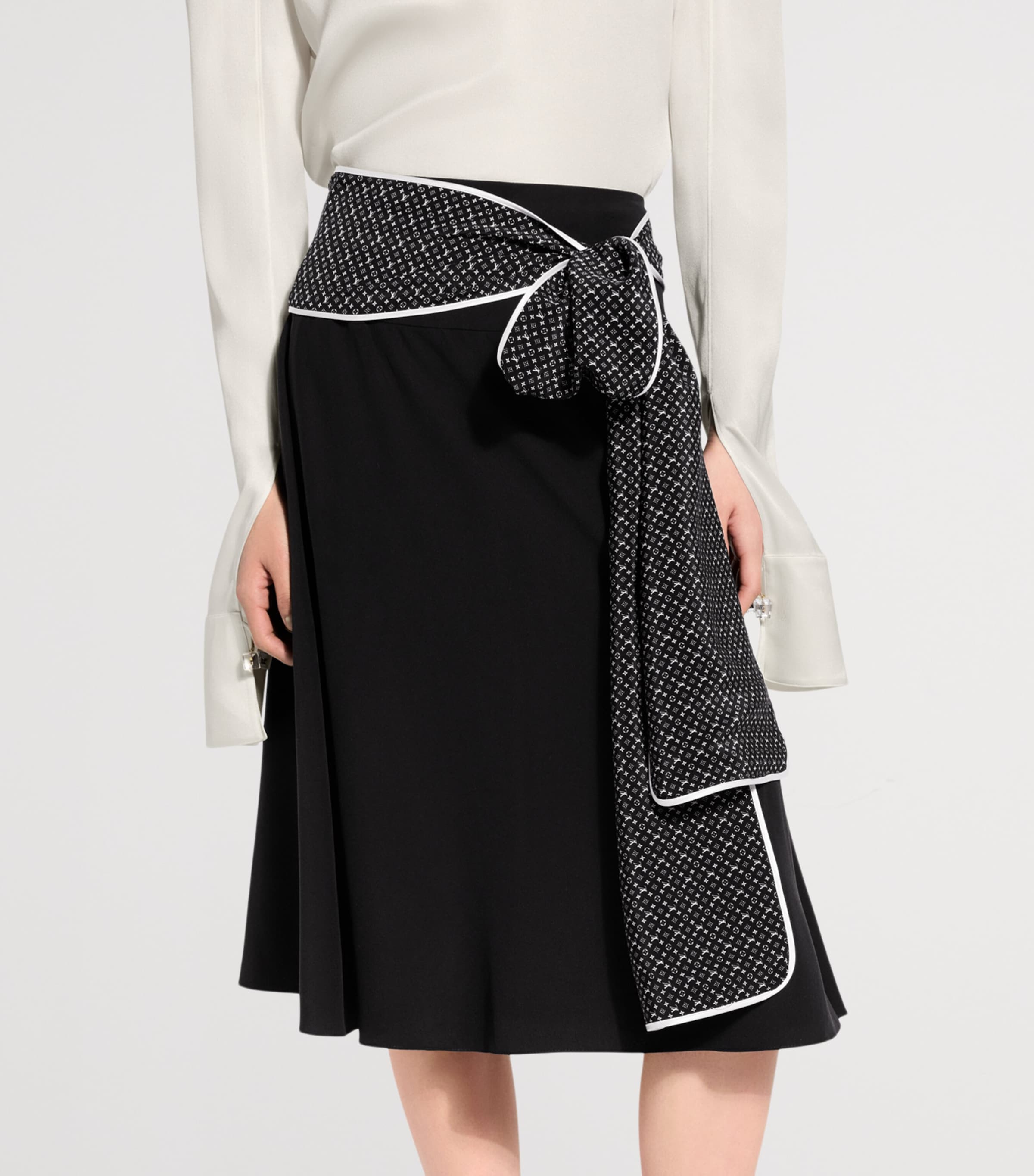 LOUIS VUITTON Womens Silk Monogram-Scarf Midi Skirt Black Image 3