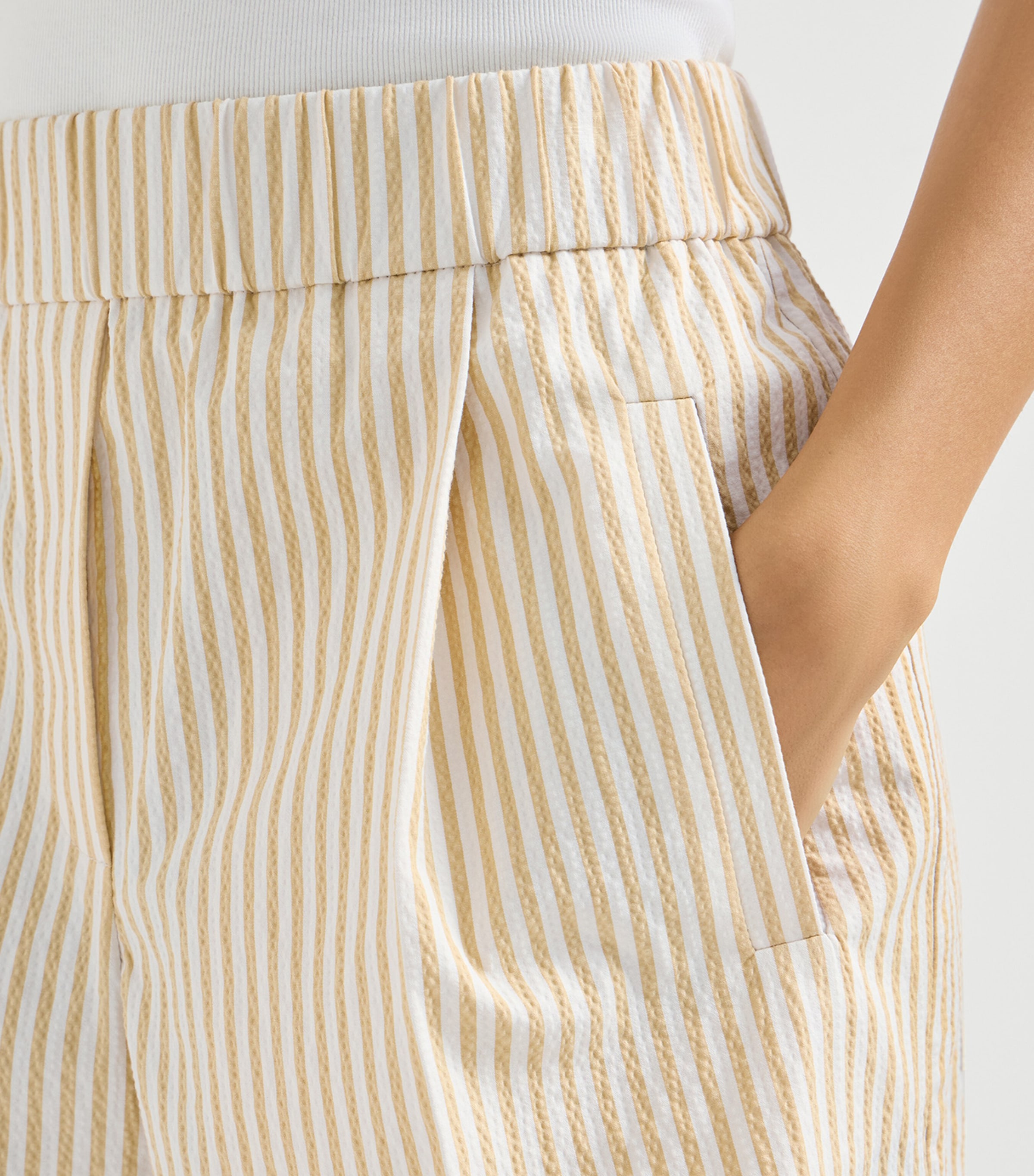 Brunello Cucinelli Womens Techno-Cotton Seersucker Stripe Shorts Image 6
