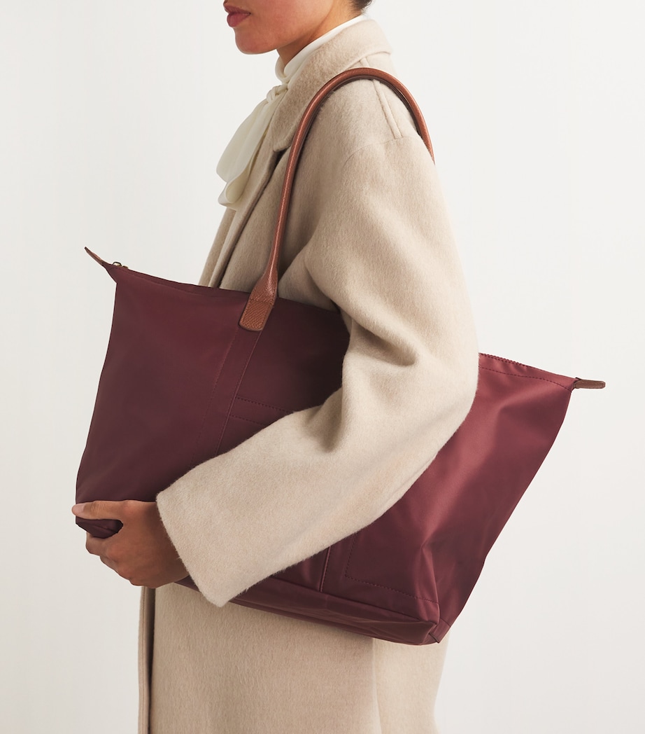 Medium Nylon Tote Bag OXBLOOD Image 5