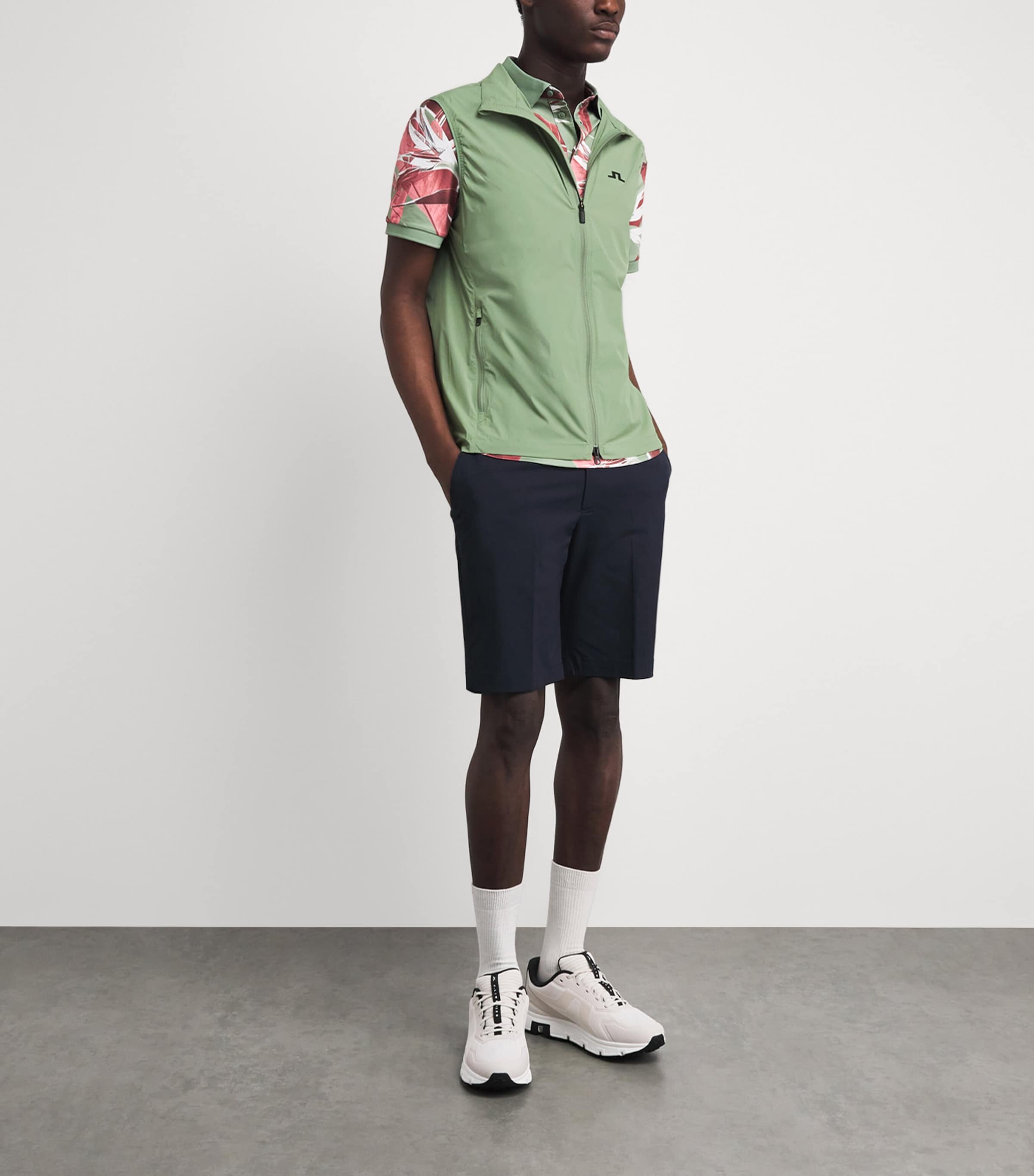J Lindeberg Mens Ash Light Packable Vest Hedge Green Image 2