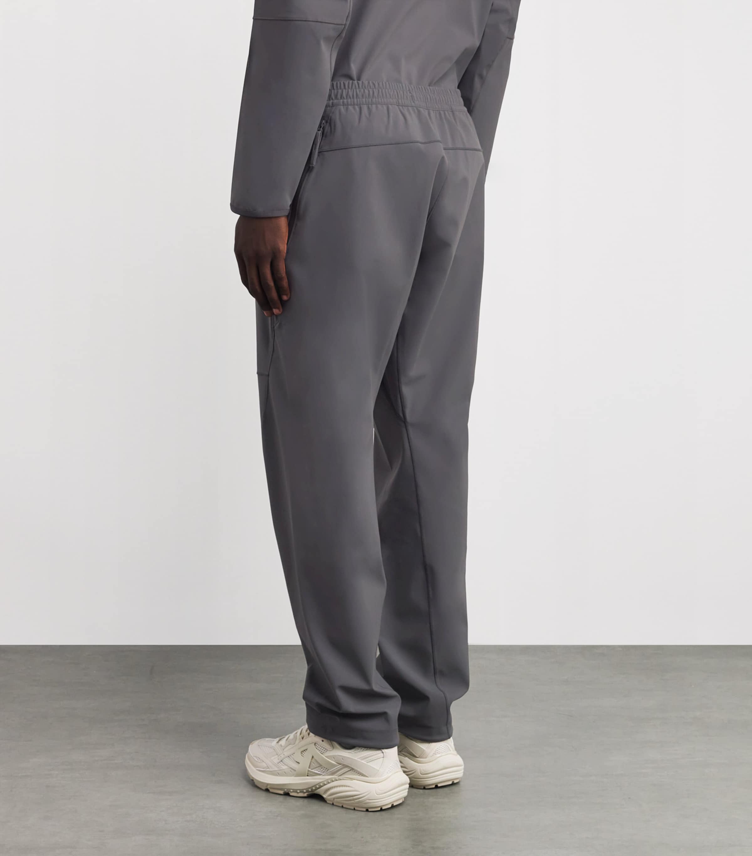 Water-Resistant Coated Sweatpants V0062 Image 4