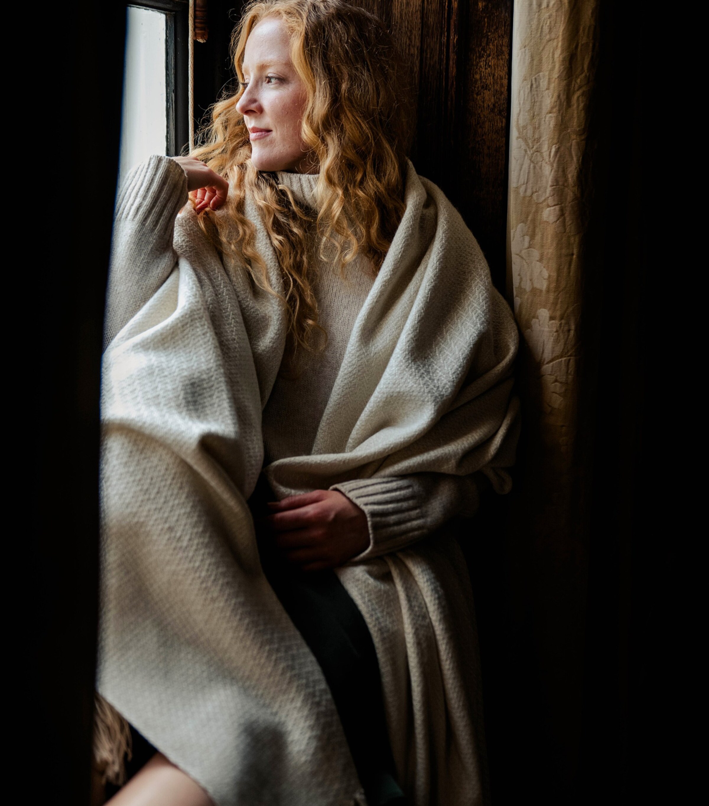 Araminta Campbell Alpaca-Blend Woodland Inkcap Throw (150cm x 230cm) White Image 6