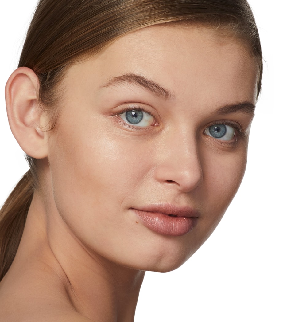 Double Wear Stay-in-Place Foundation SPF 10 2C2 PALE ALMOND Image 2