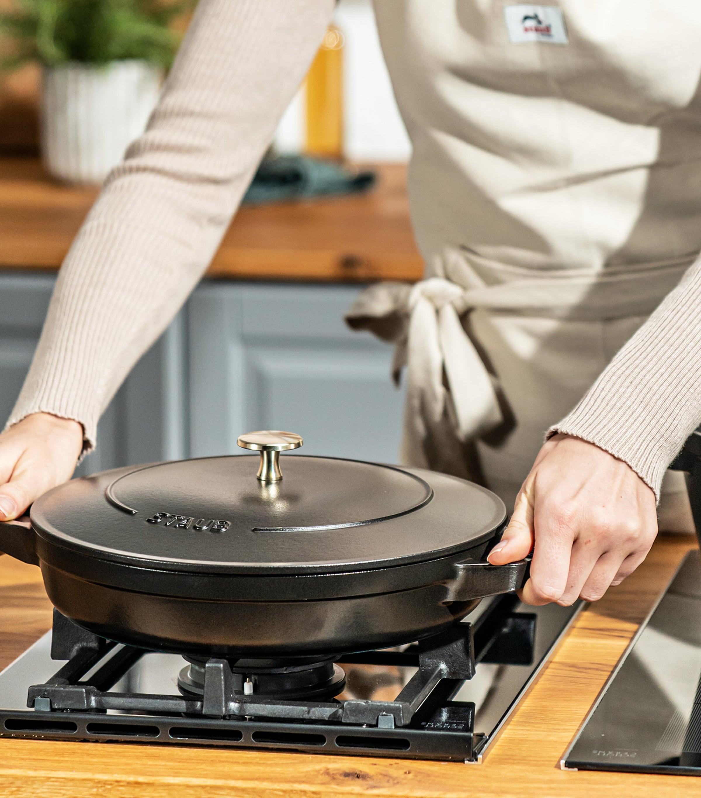 Staub 2-Piece Round Stackable Cocotte Set Black Image 3