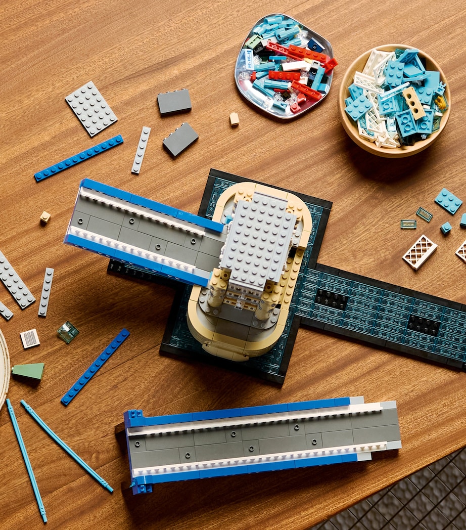Lego Architecture Tower Bridge 21067 Image 3