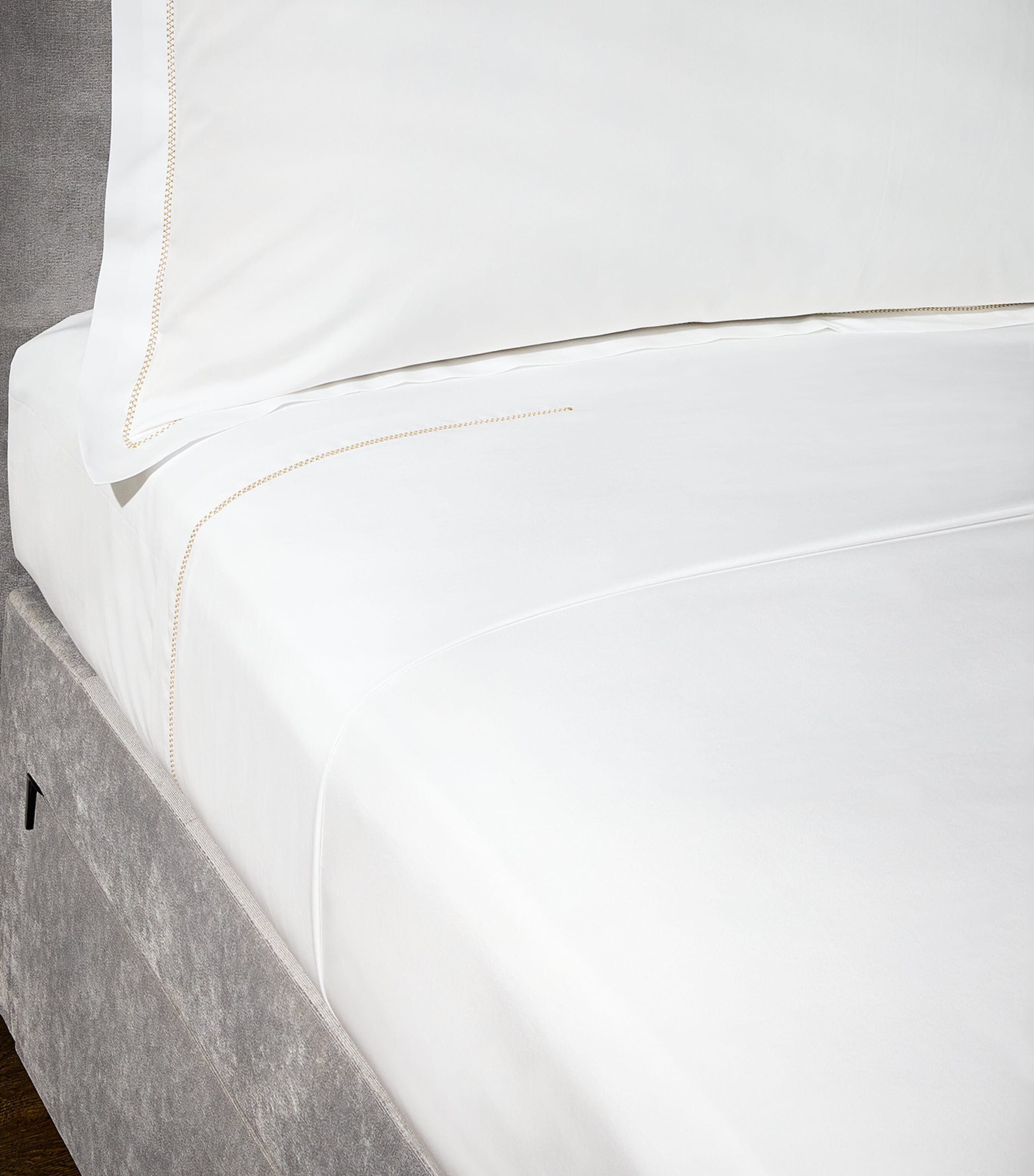 Celso De Lemos Ivy Super King Flat Sheet (270cm x 300cm) Gold Image 4