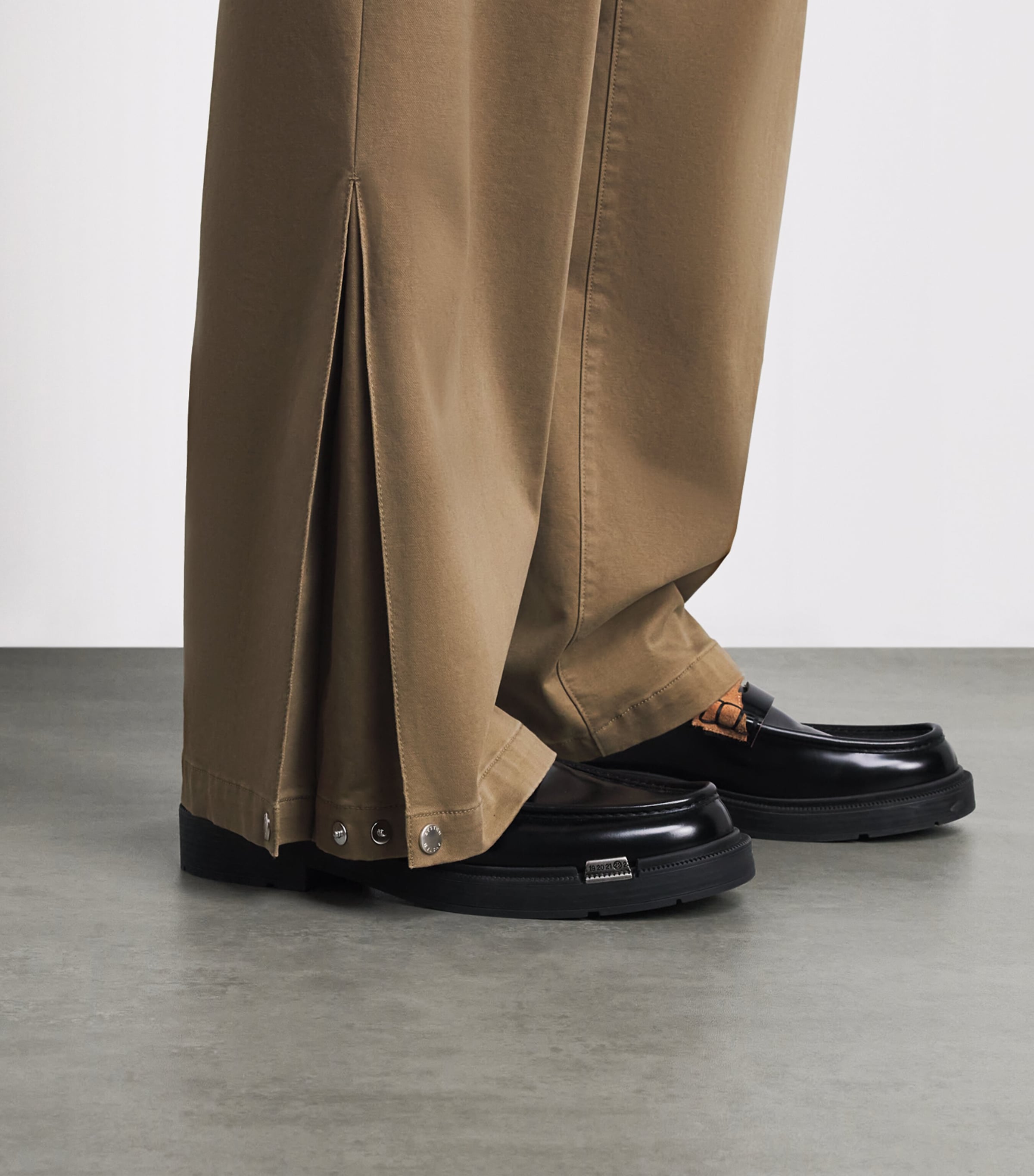 System Mens Cotton-Blend Side-Pleated Trousers Khaki Beige Image 3