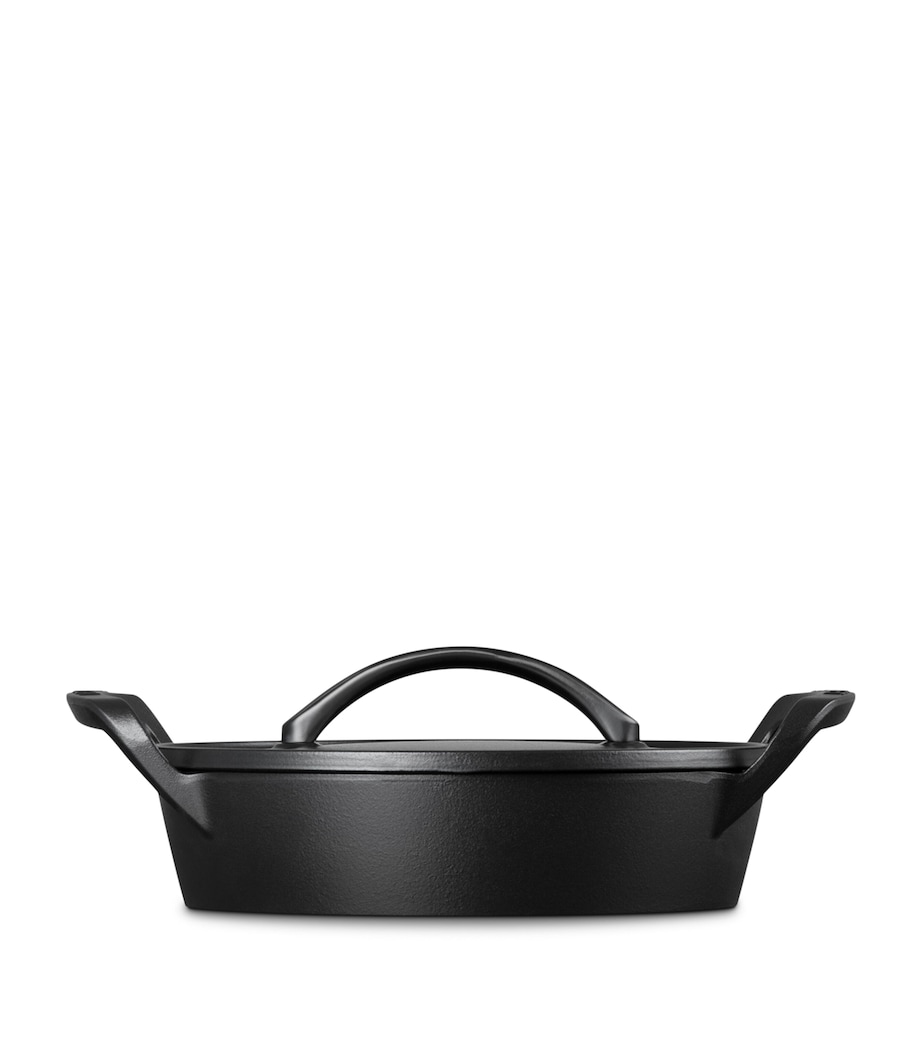 Le Creuset Cast Iron BBQ Shallow Casserole Dish (28cm) Matt Black Image 3