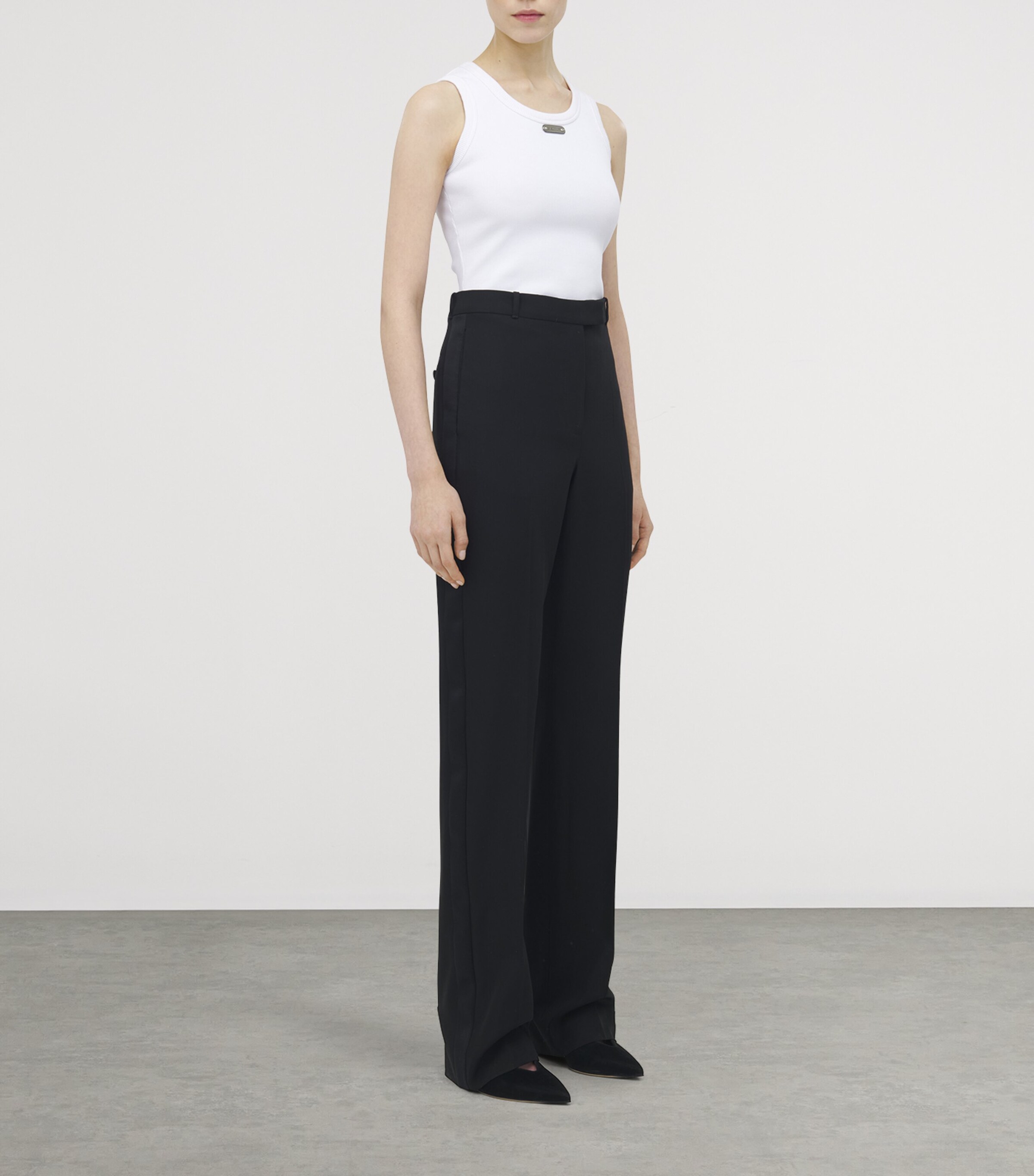 パンツ Alexander Mcqueen Wide-Leg Tailored Trousers In Wool Alexander McQueen Wide-leg pant in wool blend | The Fashion