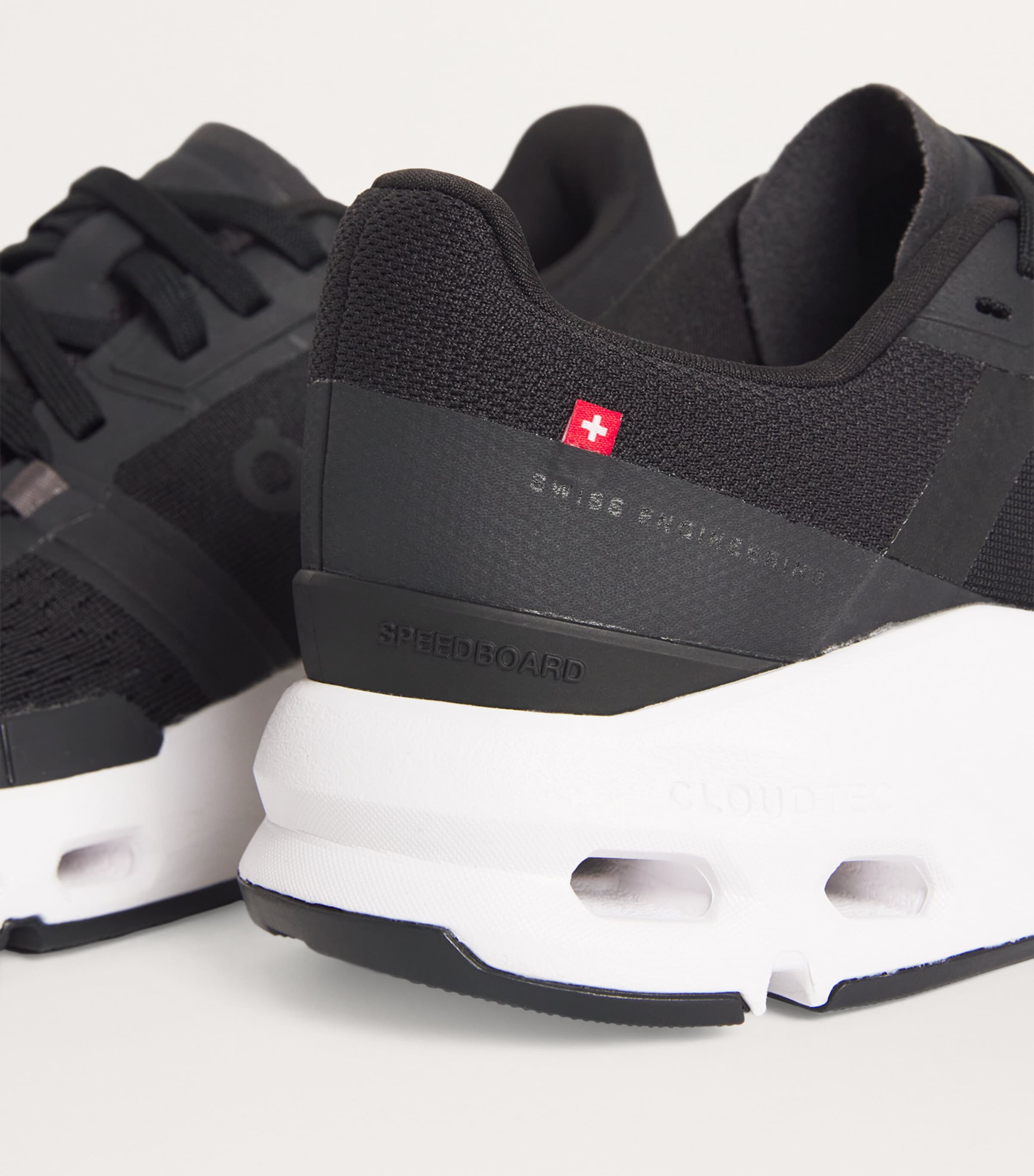 Cloudpulse Trainers BLACK | WHITE Image 6