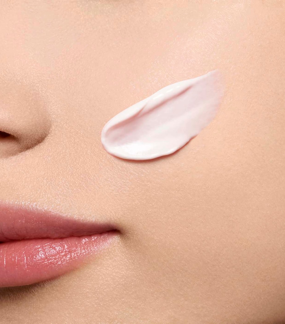 UV Plus Anti-Pollution SPF 50 (30ml) NO COLOUR Image 3