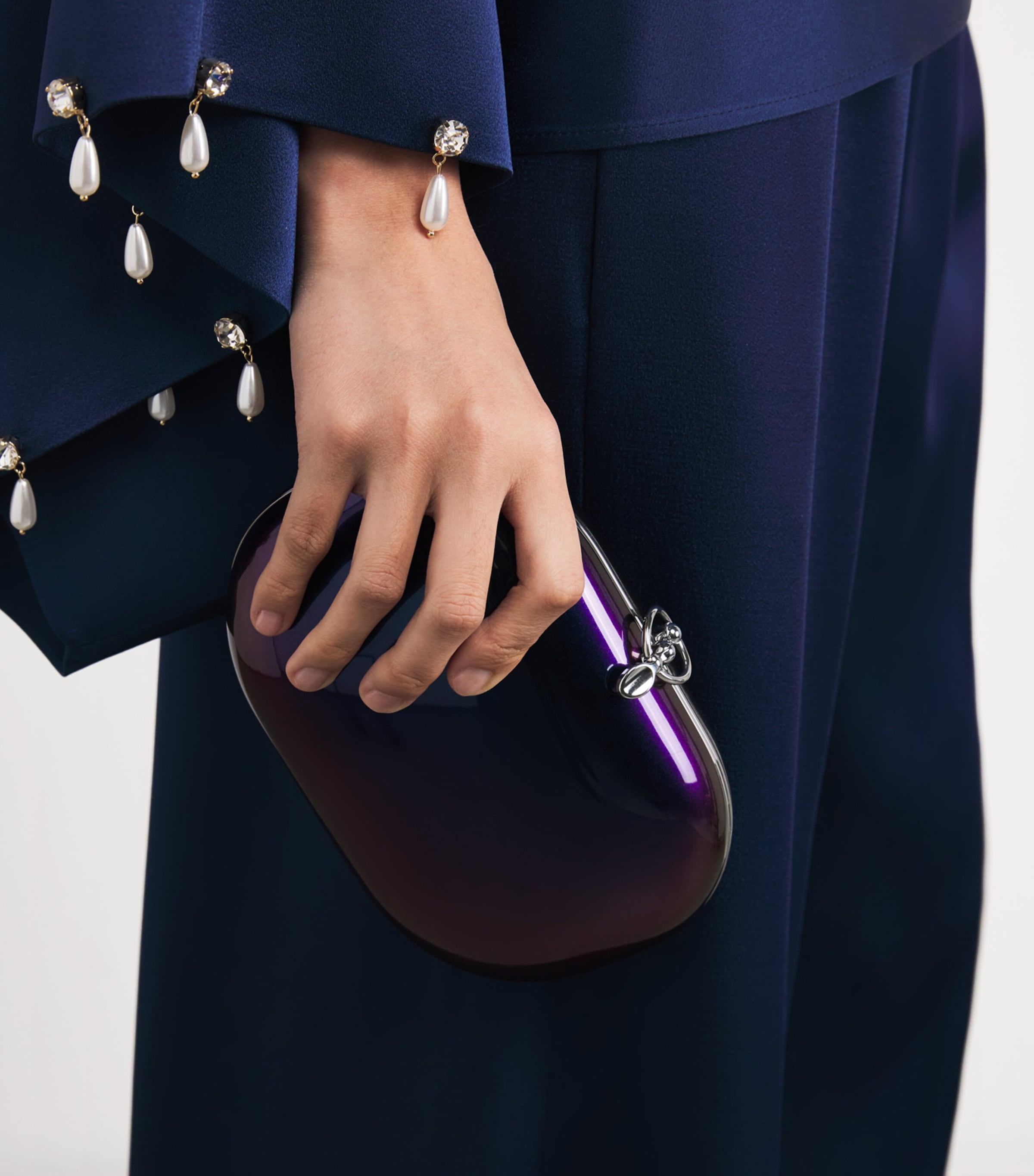 Oval Elina Clutch Bag IRID MIDNIGHT PEARL Image 2