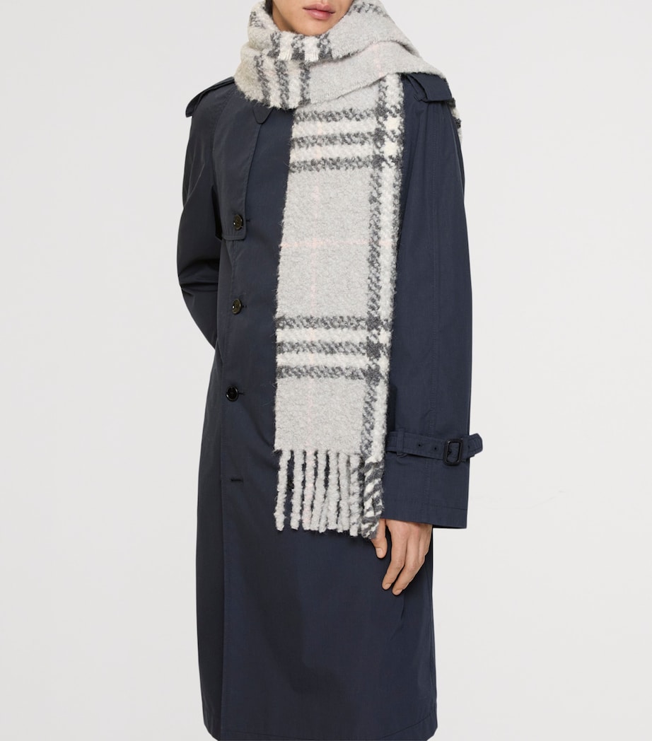 Alpaca-Wool Bouclé Check Scarf MITTEN GREY Image 4